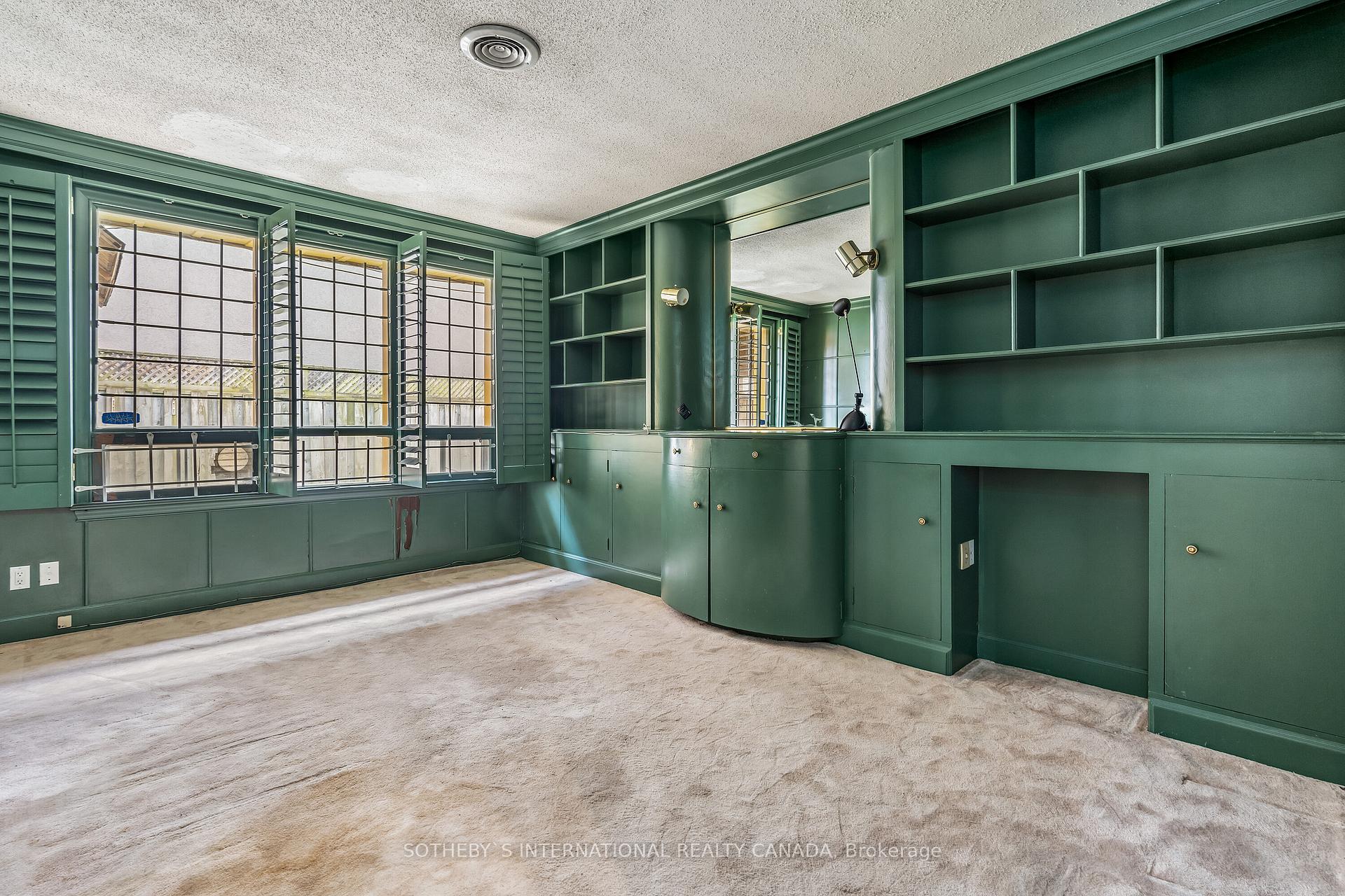 Photo 5 of 35 Prince Charles Drive, Toronto, Englemount-Lawrence — HOMEH