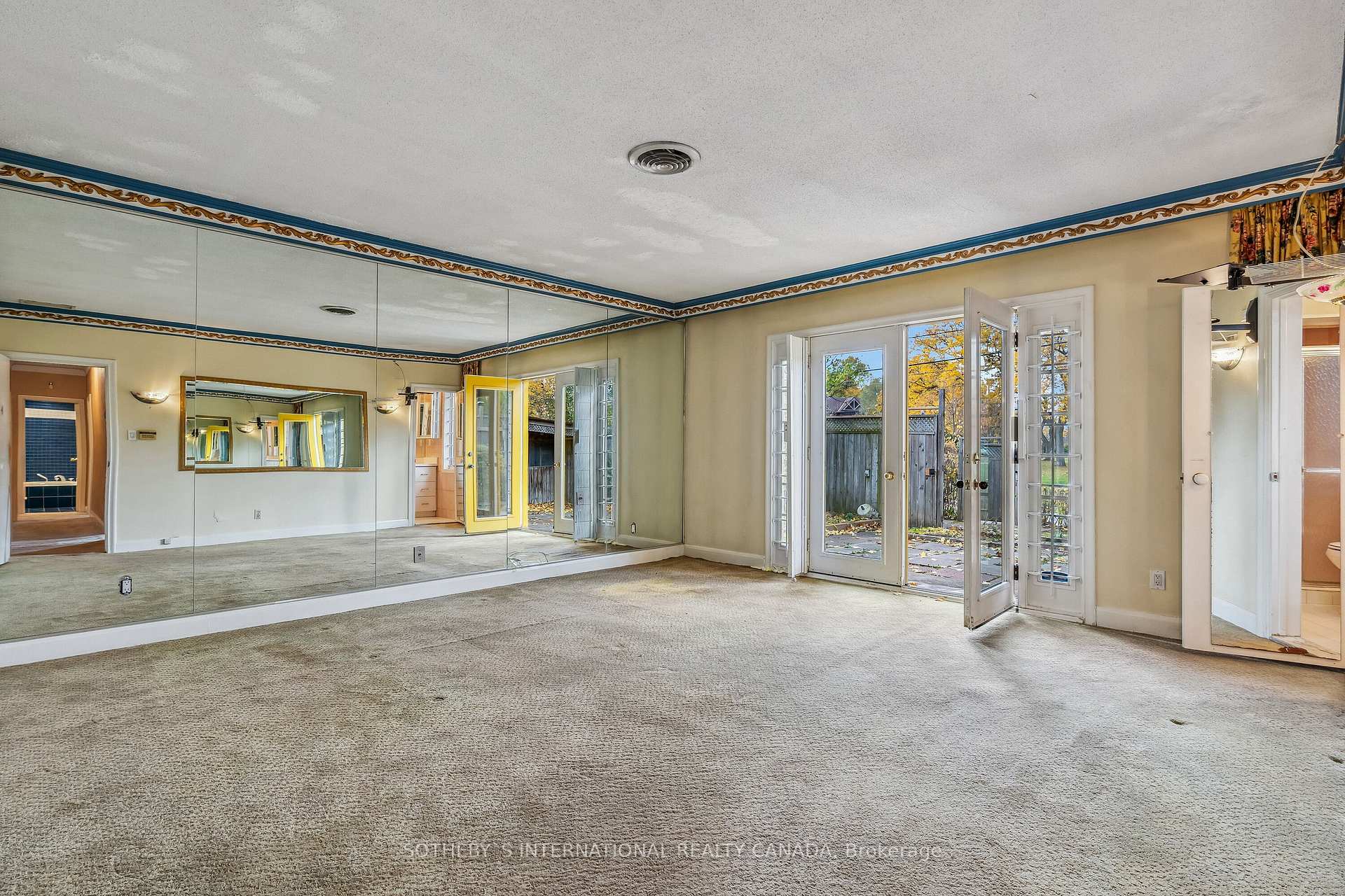 Photo 8 of 35 Prince Charles Drive, Toronto, Englemount-Lawrence — HOMEH