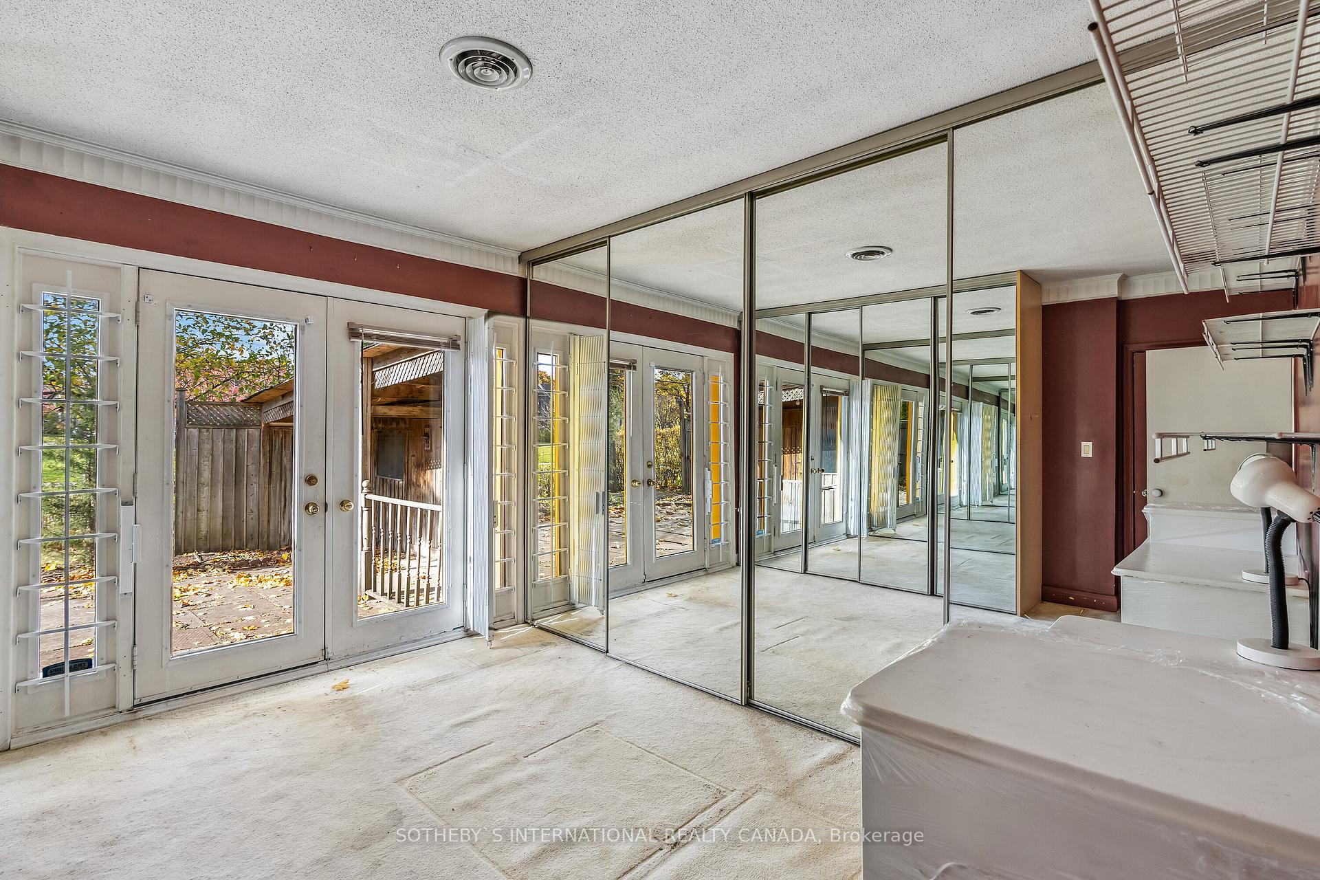 Photo 16 of 35 Prince Charles Drive, Toronto, Englemount-Lawrence — HOMEH