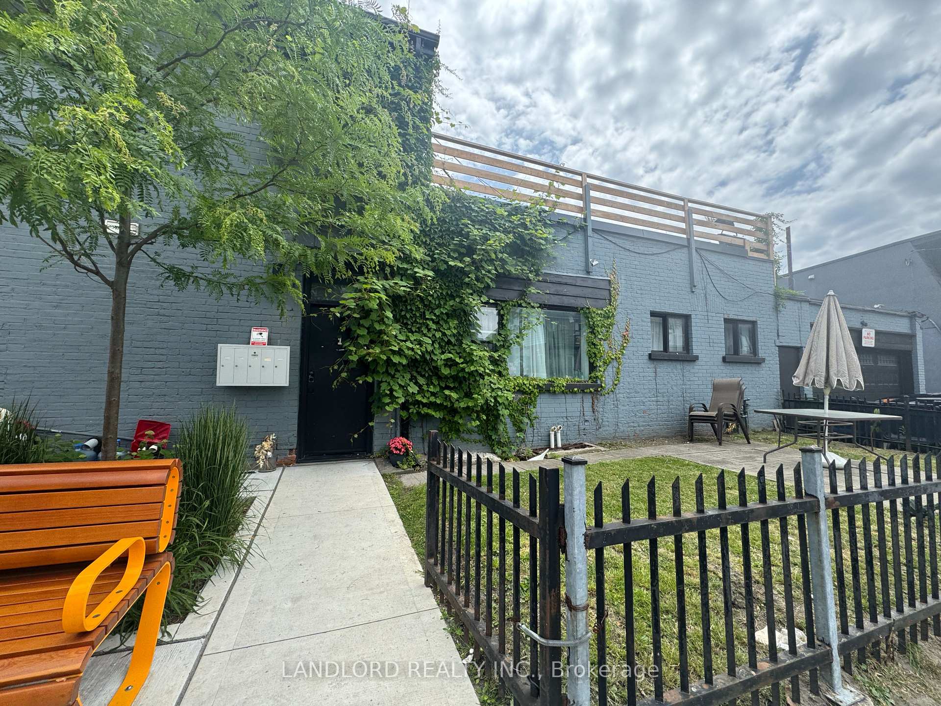 Photo 15 of Unit 2, 154 Ossington Avenue, Toronto, Trinity-Bellwoods — HOMEH