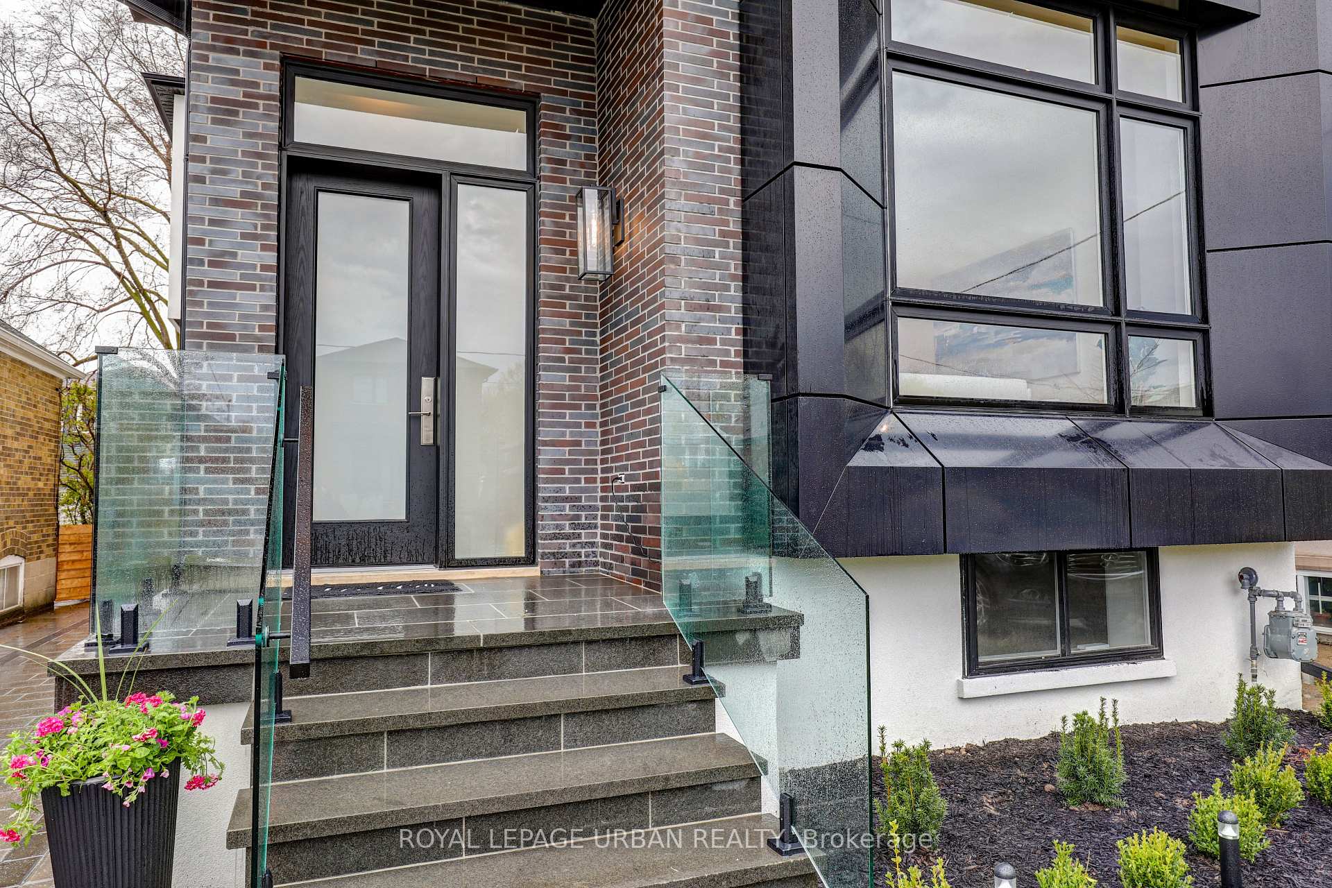 Photo 3 of 44 Northbrook Road, Toronto, East York — HOMEH