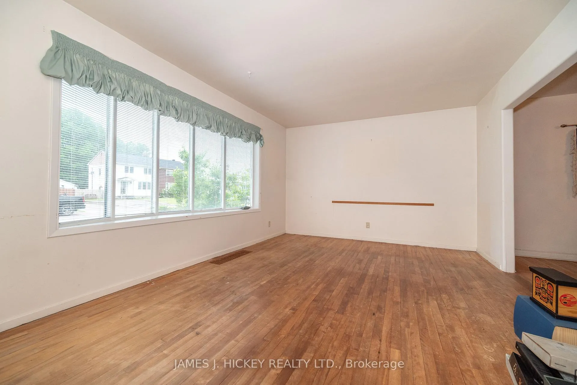 Photo 3 of 100 Algonquin Street, Deep River — HOMEH