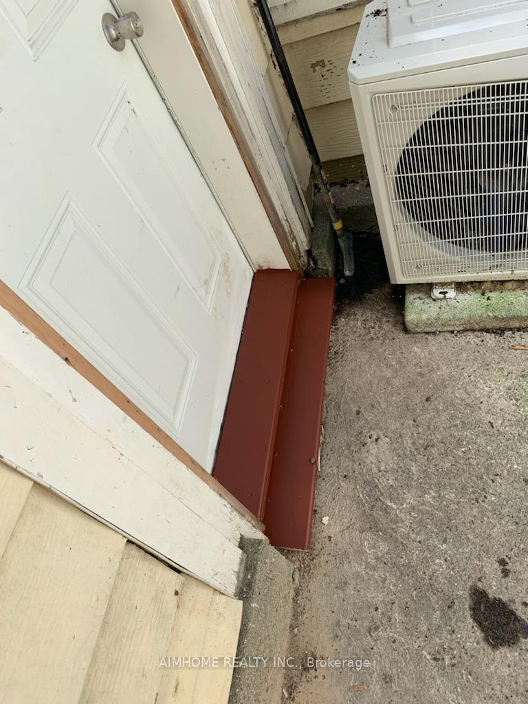 Photo 4 of 39 Rhodes Avenue, Toronto, Greenwood-Coxwell — HOMEH