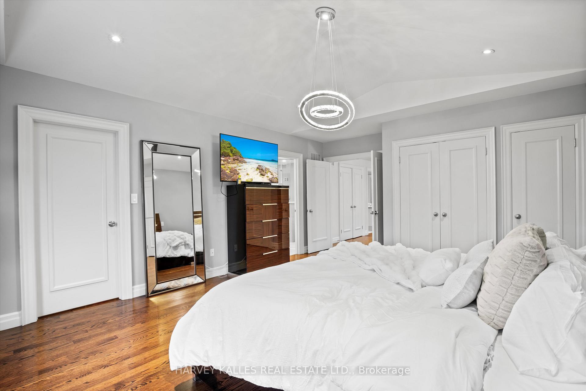Photo 12 of 340A Glengarry Avenue, Toronto, Bedford Park-Nortown — HOMEH