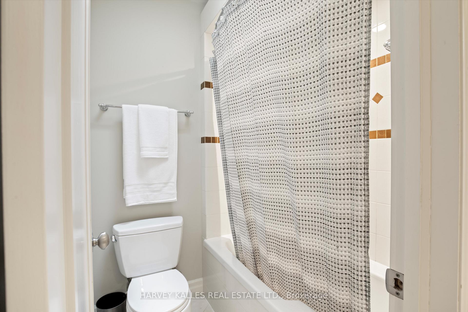 Photo 23 of 340A Glengarry Avenue, Toronto, Bedford Park-Nortown — HOMEH