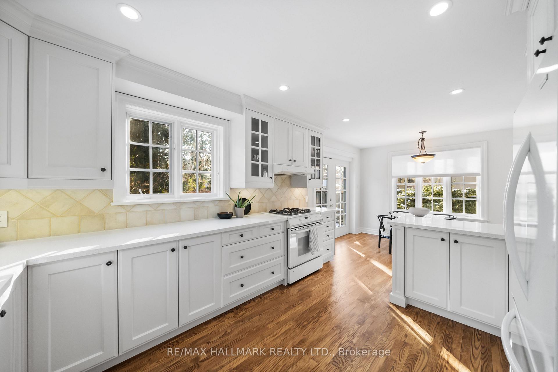 Photo 11 of 218 Yonge Boulevard, Toronto, Bedford Park-Nortown — HOMEH