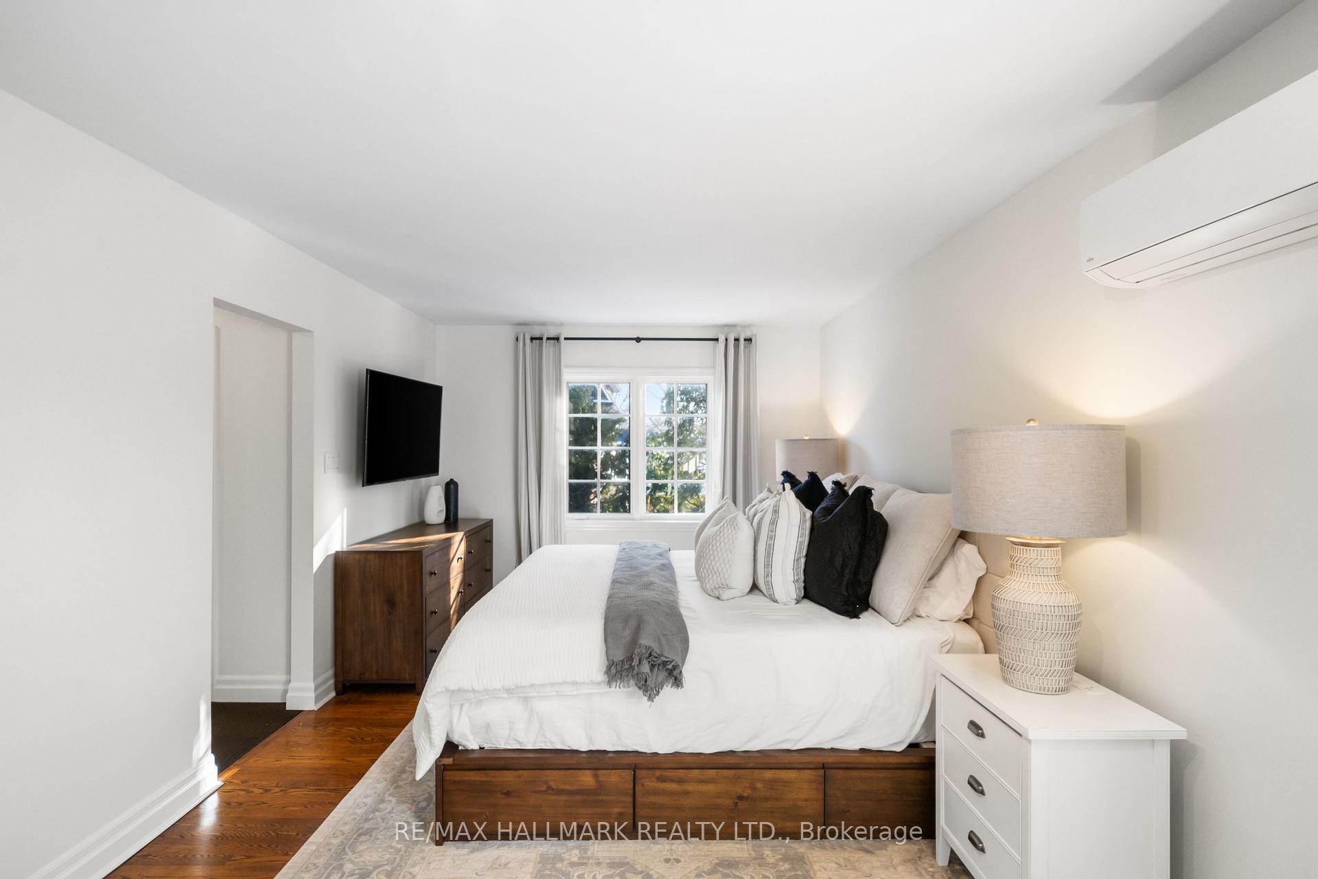 Photo 17 of 218 Yonge Boulevard, Toronto, Bedford Park-Nortown — HOMEH