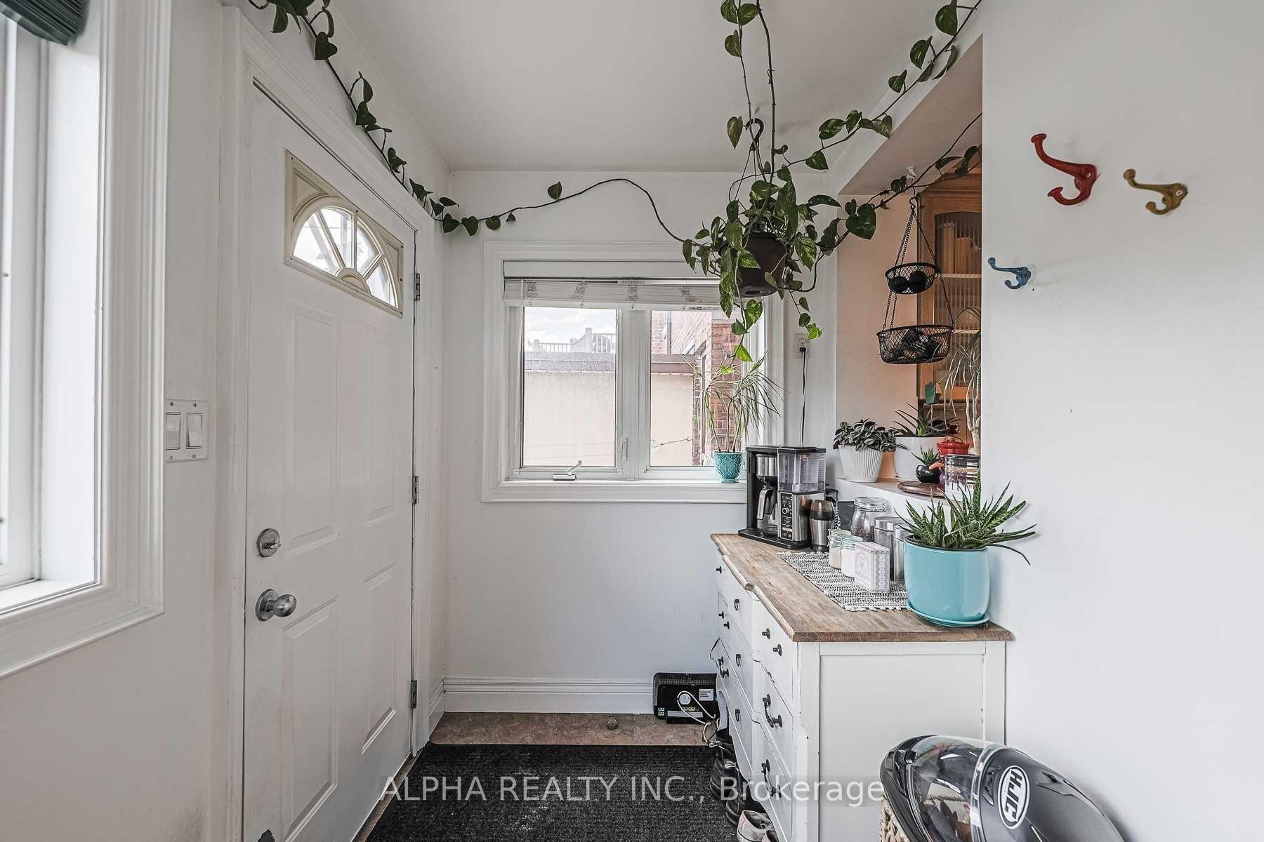 Photo 3 of 131 Beatrice Street W, Toronto, Palmerston-Little Italy — HOMEH