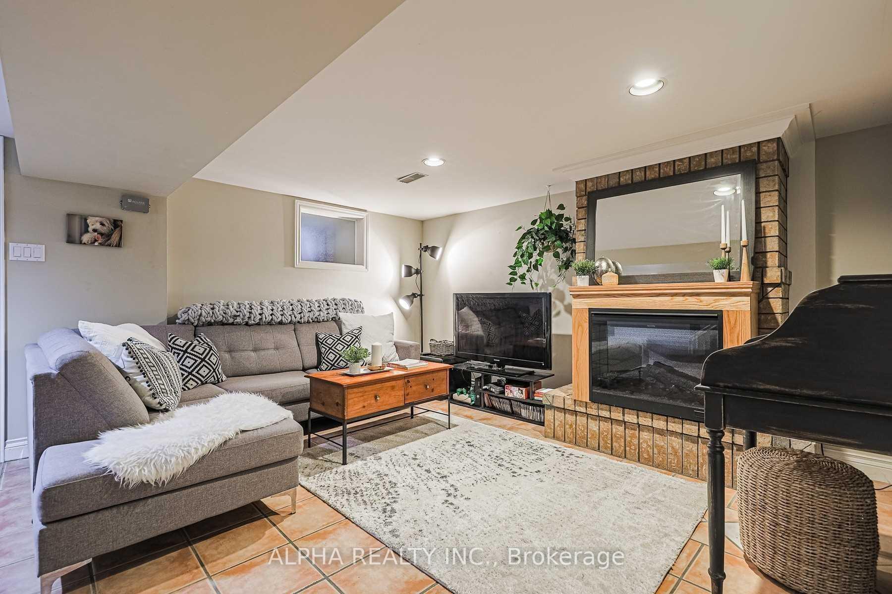 Photo 14 of 131 Beatrice Street W, Toronto, Palmerston-Little Italy — HOMEH