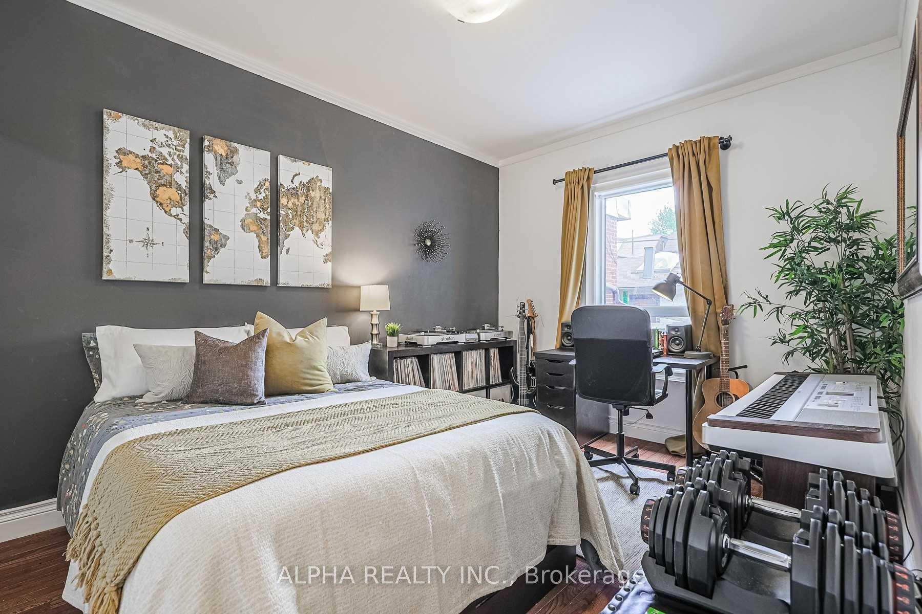 Photo 15 of 131 Beatrice Street W, Toronto, Palmerston-Little Italy — HOMEH