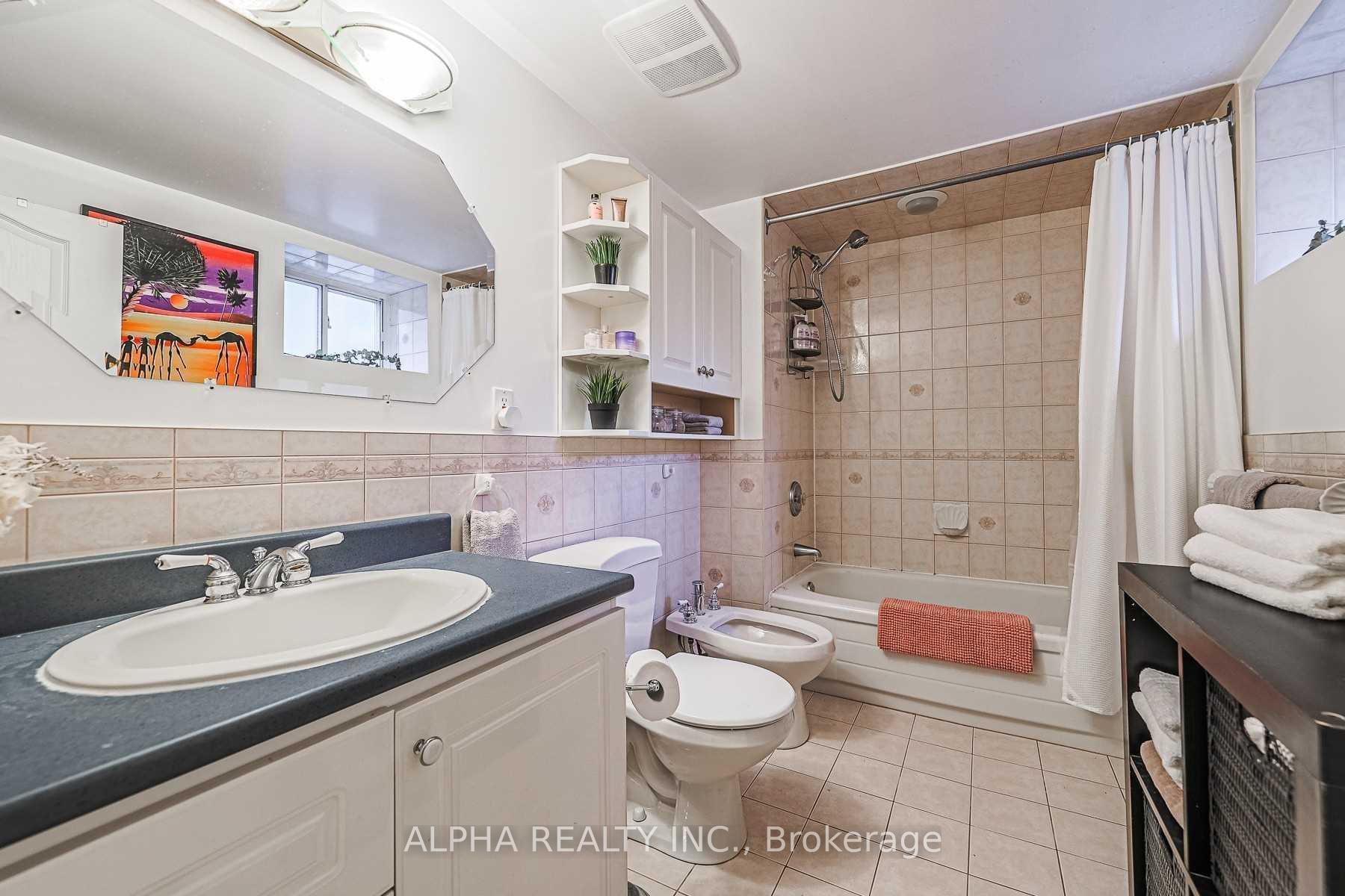 Photo 16 of 131 Beatrice Street W, Toronto, Palmerston-Little Italy — HOMEH