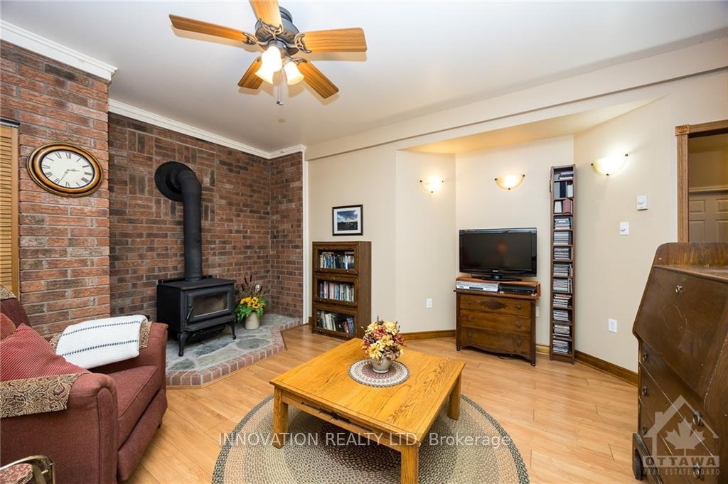 Photo 12 of 3303 Drummond Conc 9A, Tay Valley, Bathurst/Burgess & Sherbrooke (Bathurst) Twp — HOMEH