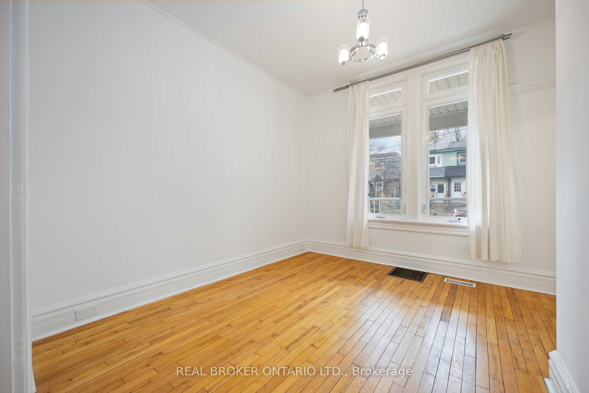 Photo 3 of 15 Luttrell Avenue, Toronto, East End-Danforth — HOMEH