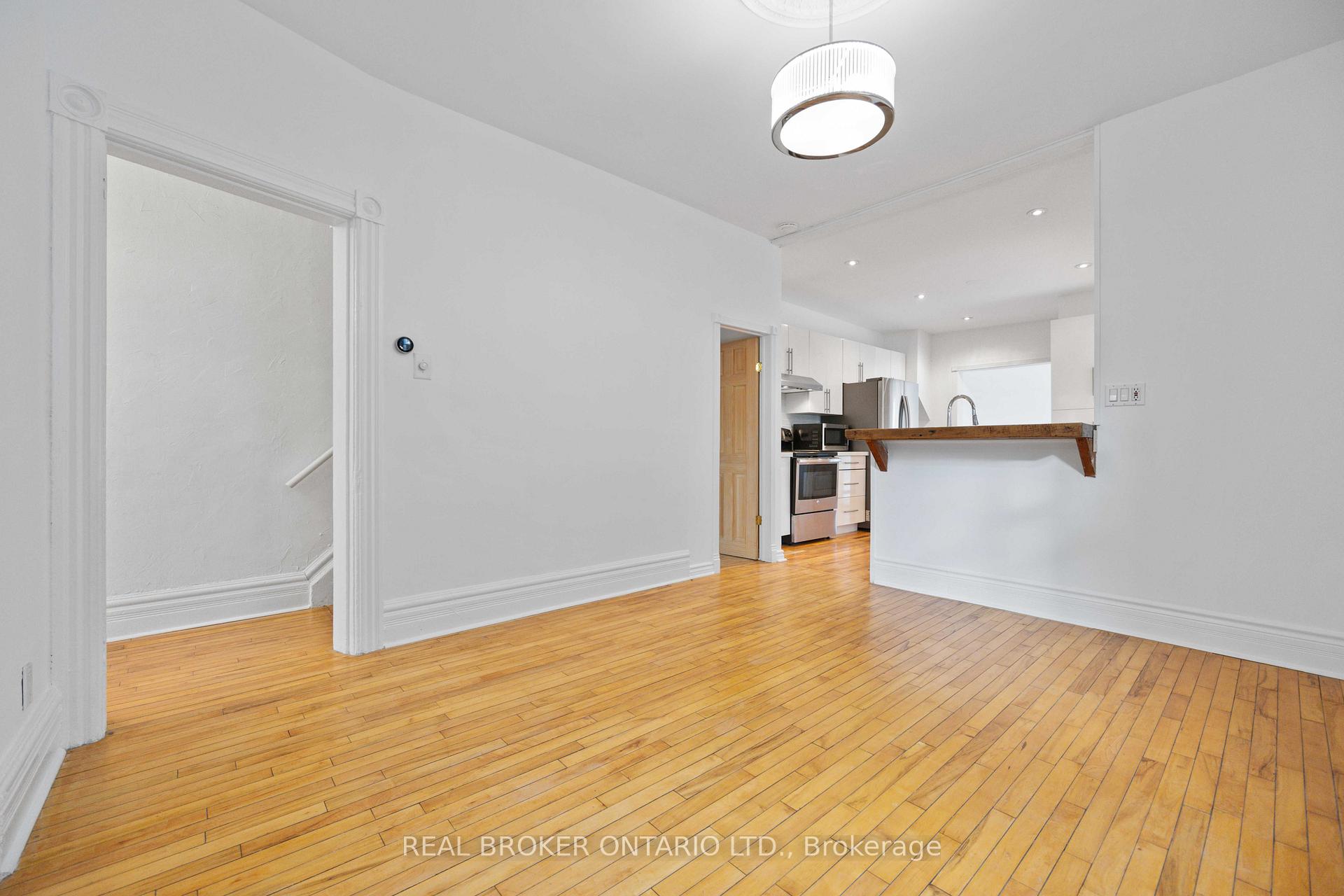 Photo 4 of 15 Luttrell Avenue, Toronto, East End-Danforth — HOMEH