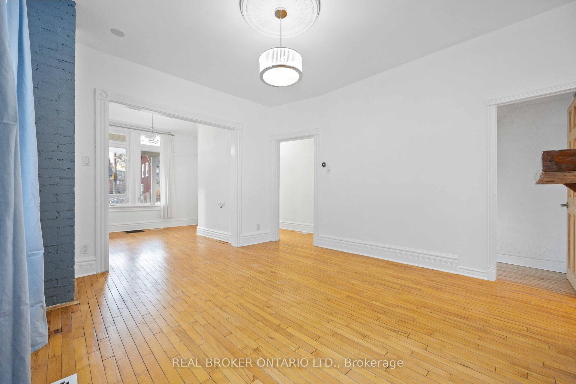 Photo 5 of 15 Luttrell Avenue, Toronto, East End-Danforth — HOMEH