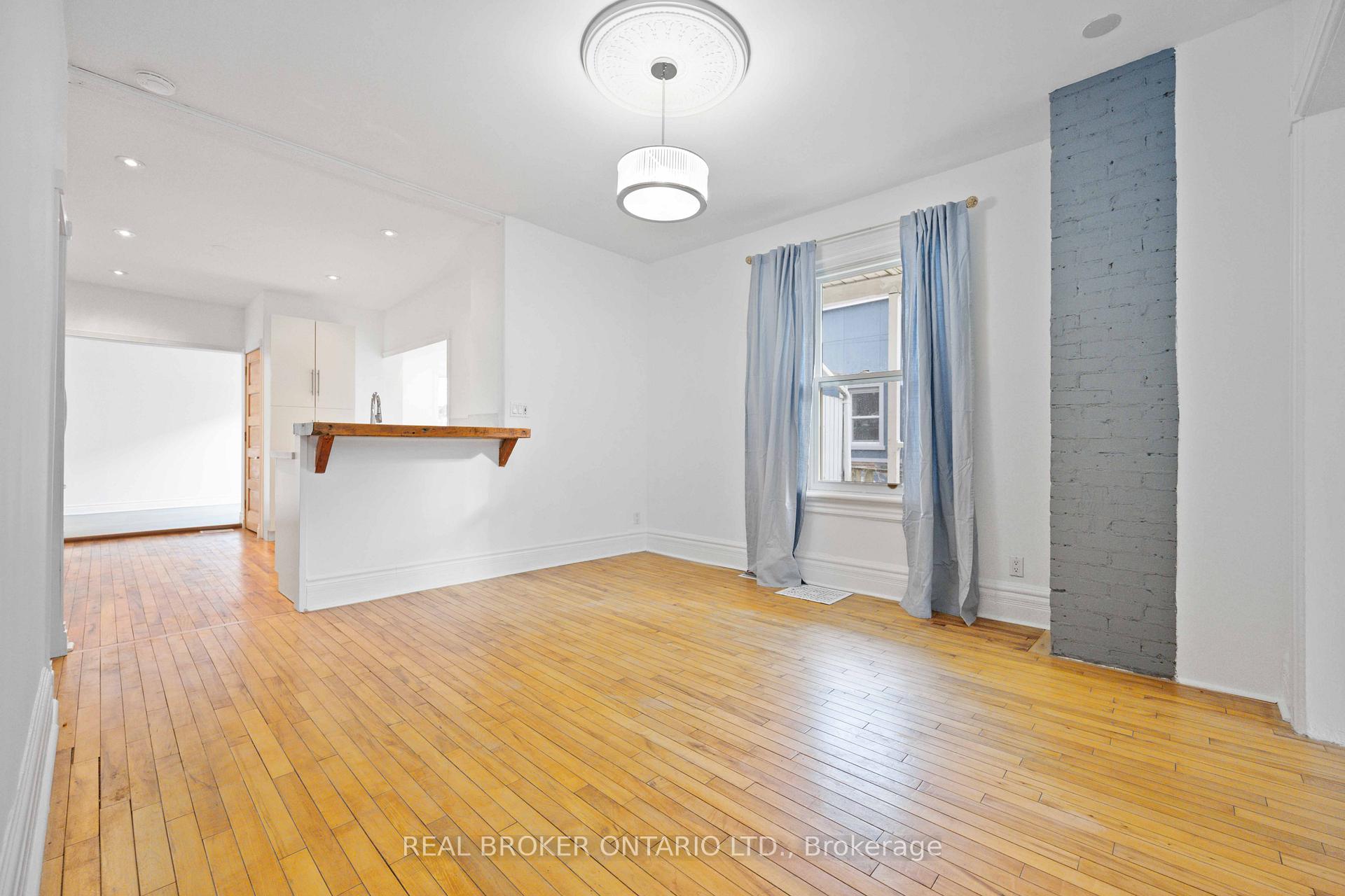 Photo 6 of 15 Luttrell Avenue, Toronto, East End-Danforth — HOMEH