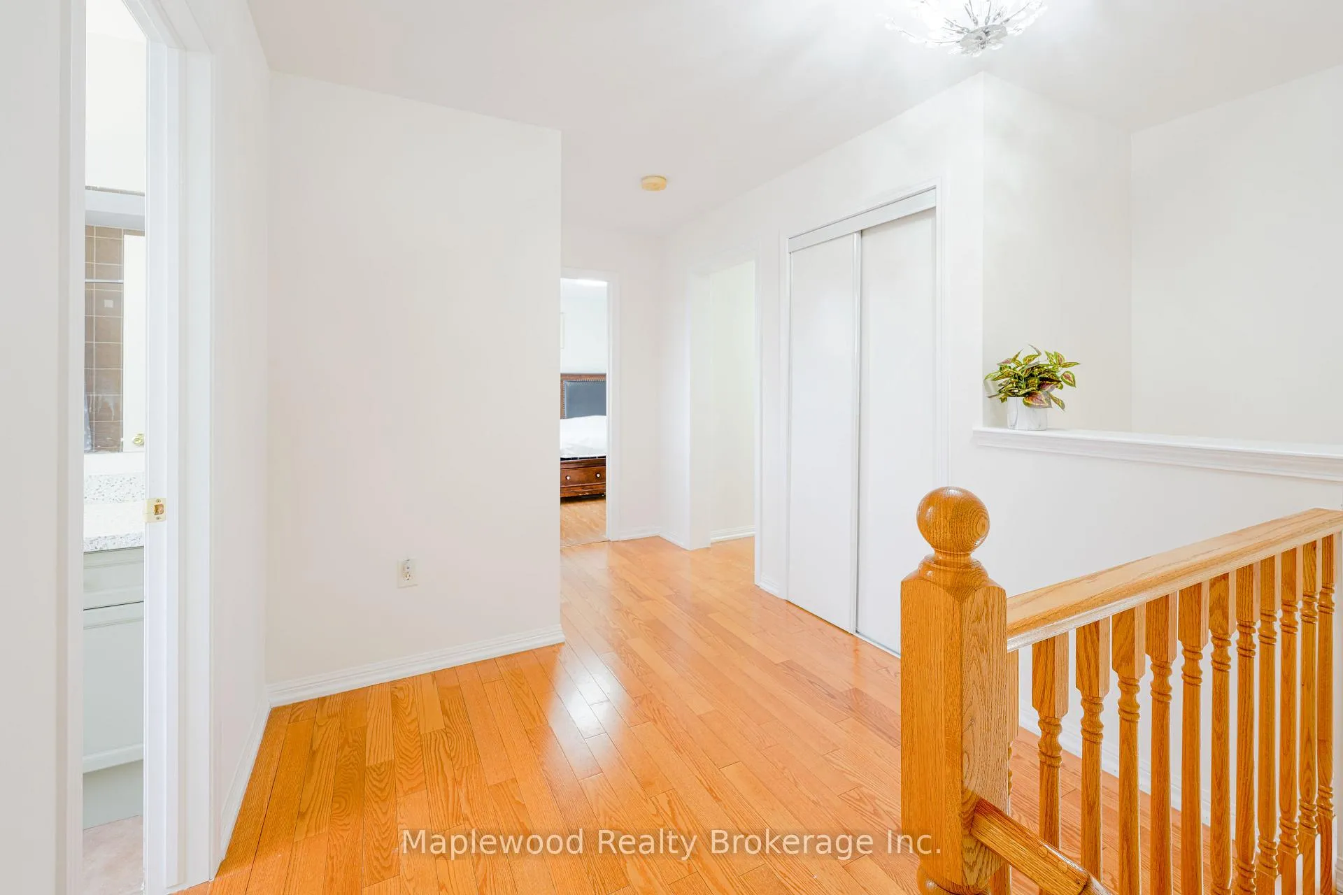 Photo 8 of 7 Chudleigh Avenue, Brampton, Credit Valley — HOMEH