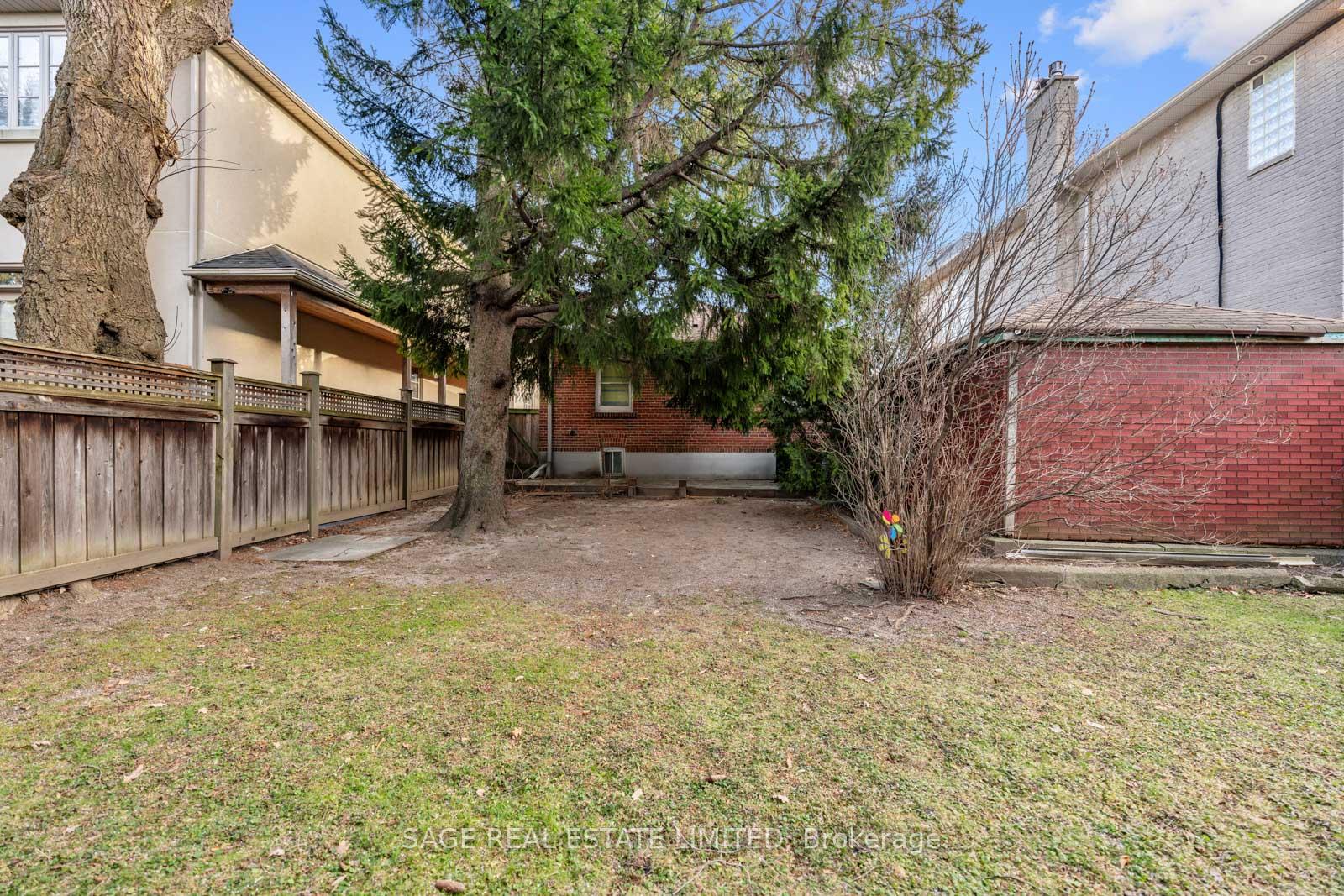 Photo 11 of 614 St Germain Avenue, Toronto, Bedford Park-Nortown — HOMEH