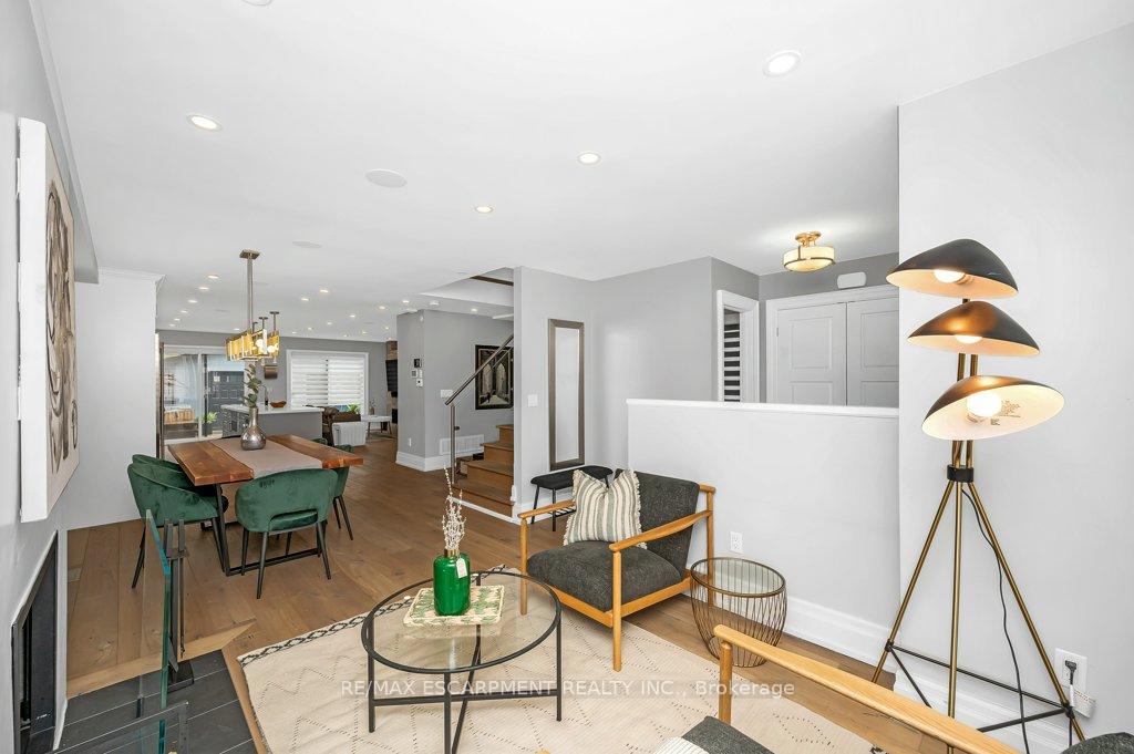 Photo 3 of 820 Cosburn Avenue, Toronto, East York — HOMEH