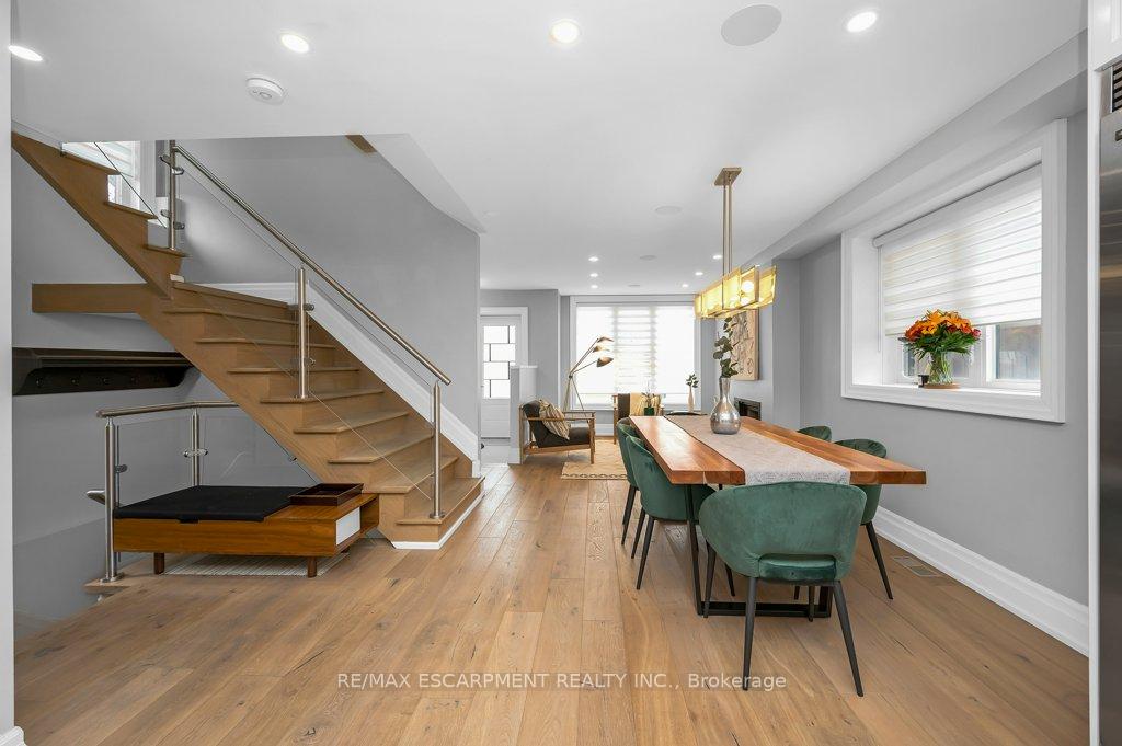 Photo 4 of 820 Cosburn Avenue, Toronto, East York — HOMEH