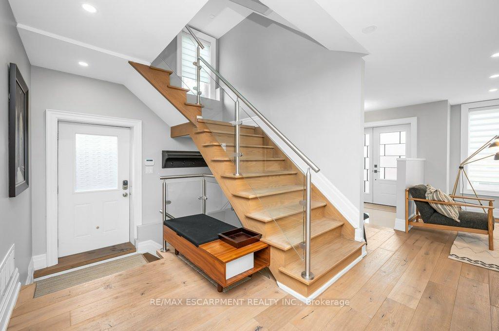Photo 5 of 820 Cosburn Avenue, Toronto, East York — HOMEH