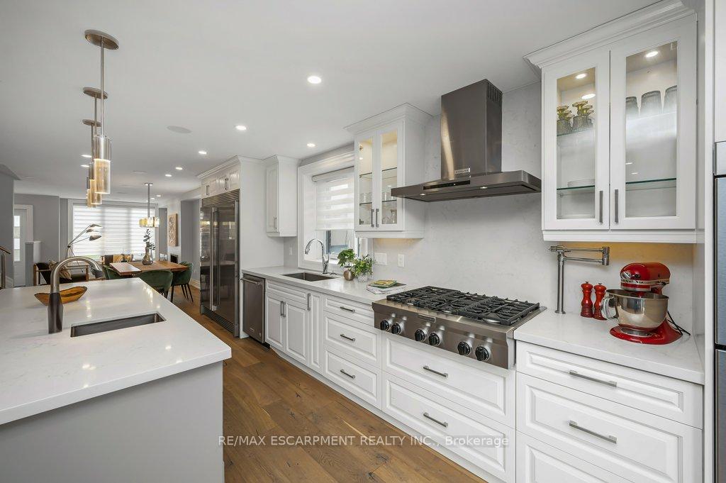 Photo 10 of 820 Cosburn Avenue, Toronto, East York — HOMEH