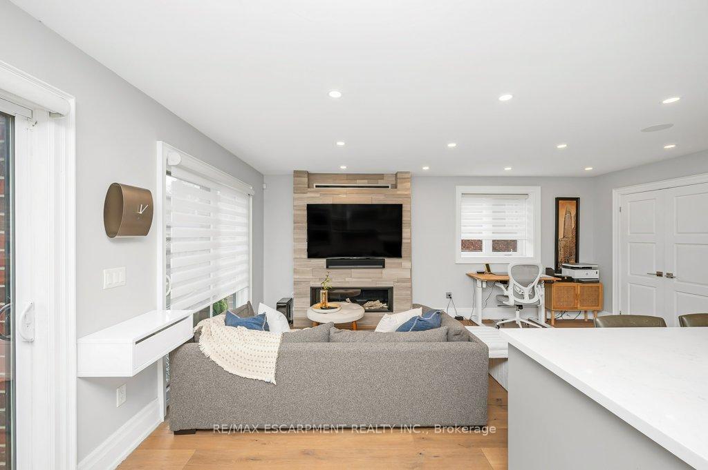 Photo 14 of 820 Cosburn Avenue, Toronto, East York — HOMEH