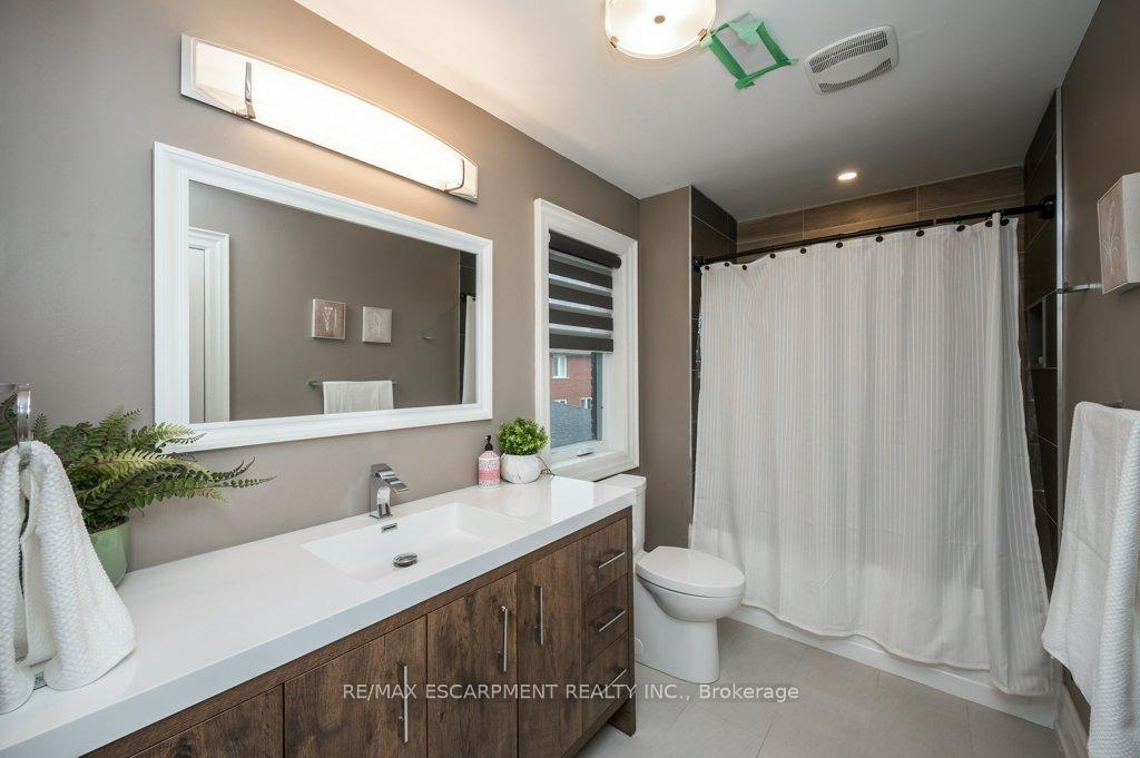 Photo 18 of 820 Cosburn Avenue, Toronto, East York — HOMEH