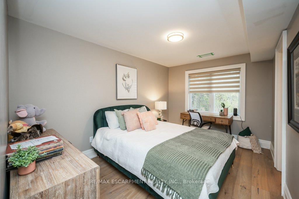 Photo 19 of 820 Cosburn Avenue, Toronto, East York — HOMEH