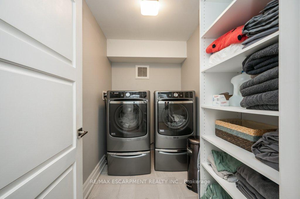 Photo 21 of 820 Cosburn Avenue, Toronto, East York — HOMEH