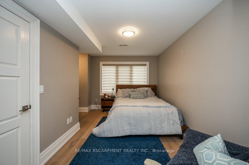 Photo 22 of 820 Cosburn Avenue, Toronto, East York — HOMEH