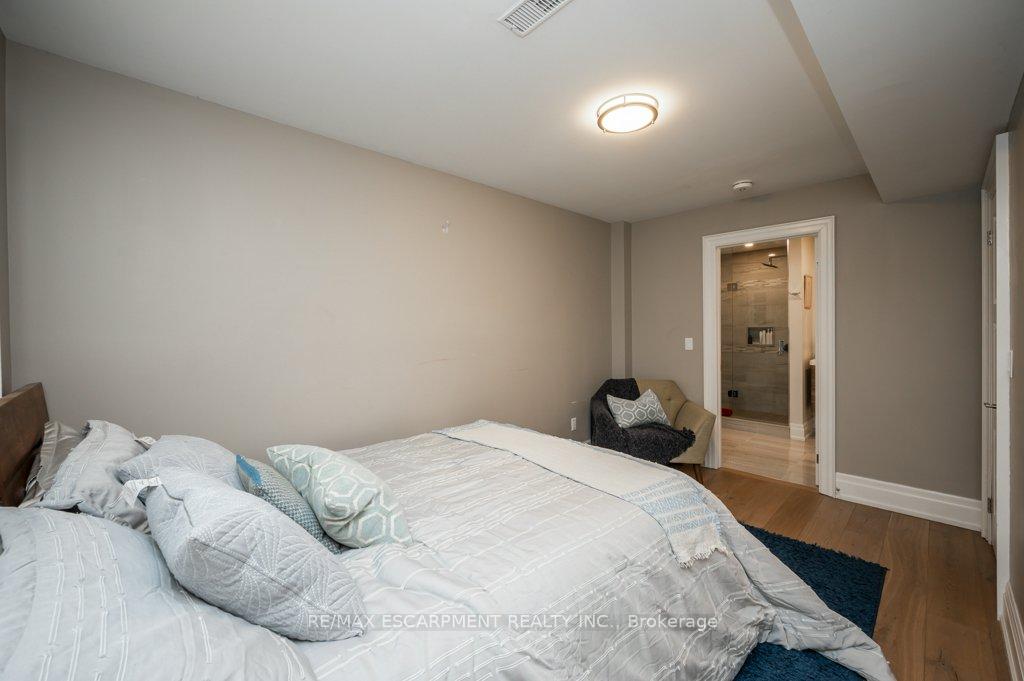 Photo 24 of 820 Cosburn Avenue, Toronto, East York — HOMEH