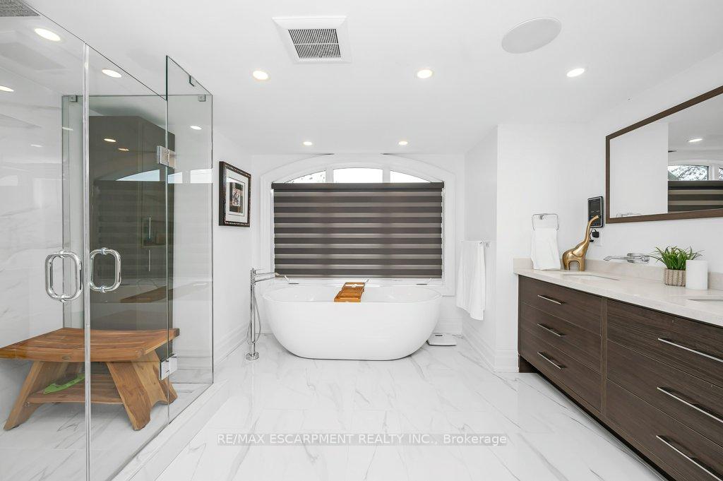 Photo 32 of 820 Cosburn Avenue, Toronto, East York — HOMEH
