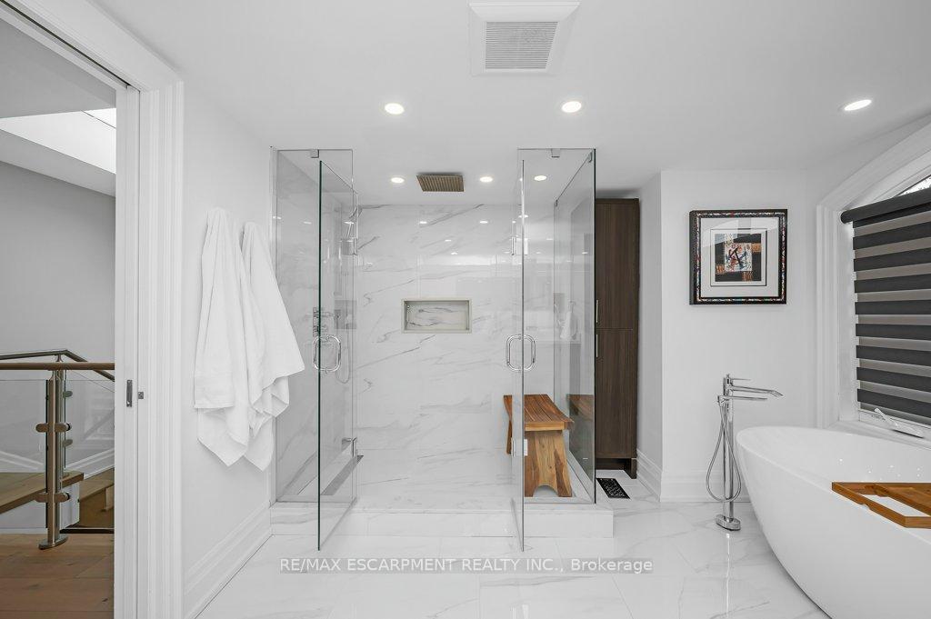 Photo 33 of 820 Cosburn Avenue, Toronto, East York — HOMEH
