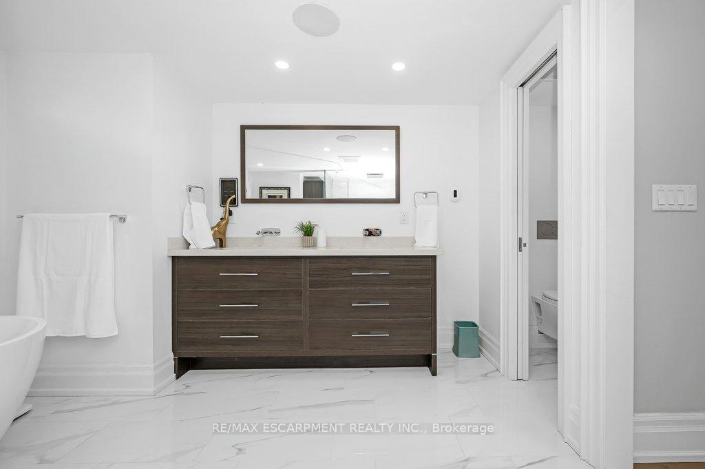 Photo 34 of 820 Cosburn Avenue, Toronto, East York — HOMEH