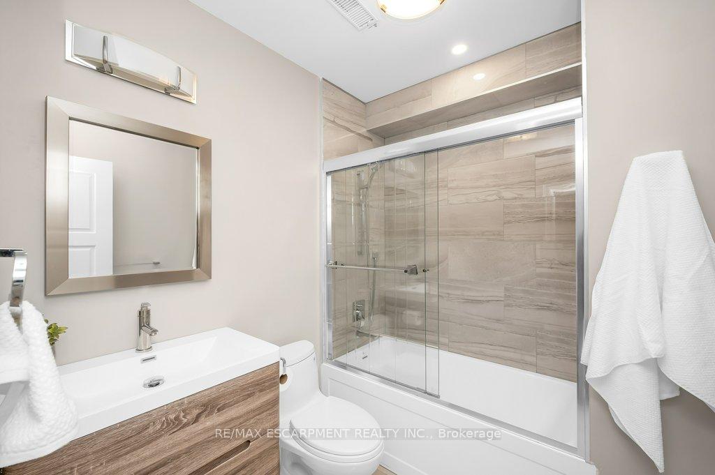 Photo 38 of 820 Cosburn Avenue, Toronto, East York — HOMEH