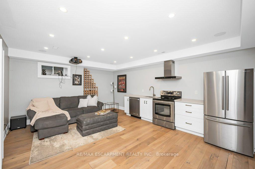 Photo 39 of 820 Cosburn Avenue, Toronto, East York — HOMEH