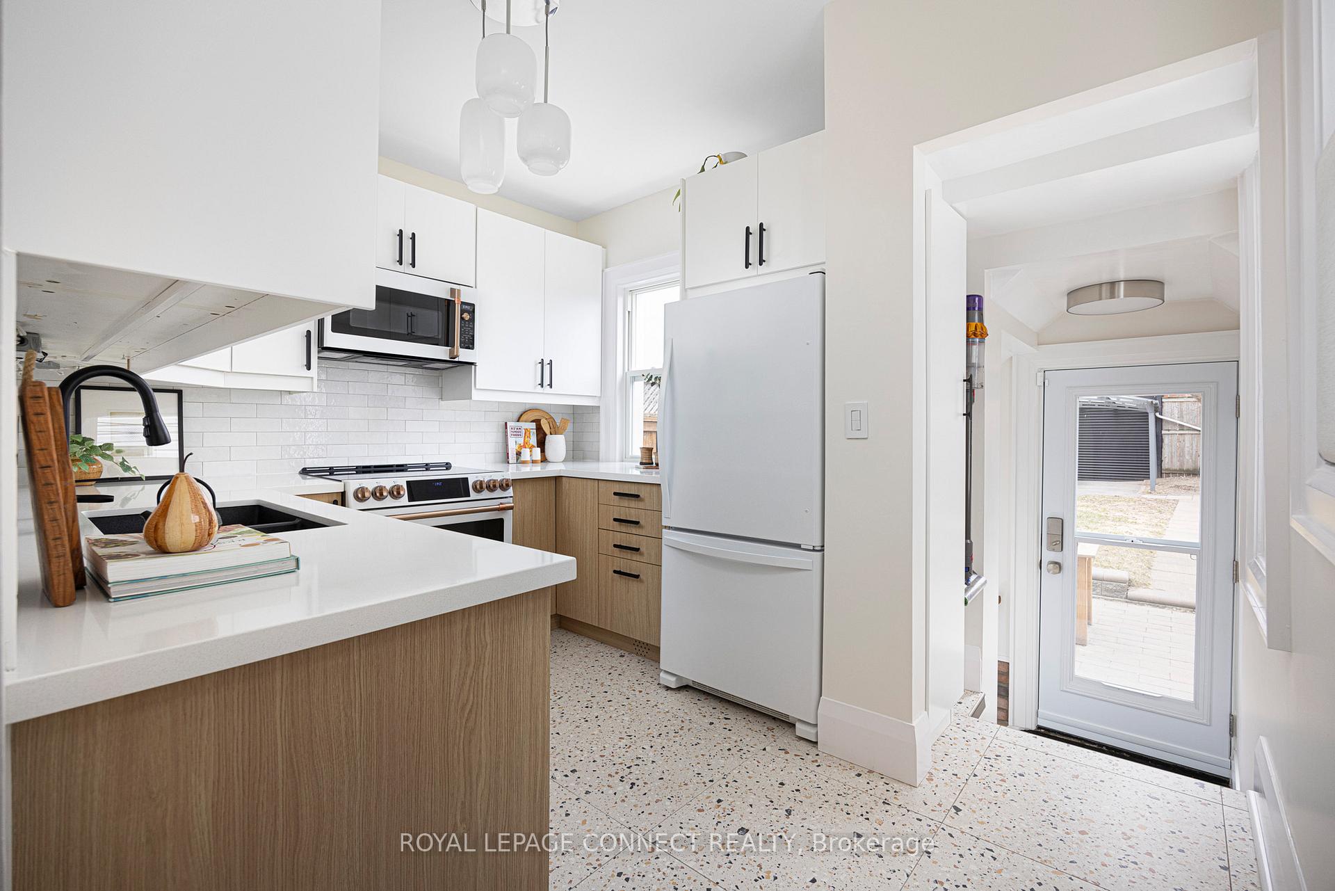 Photo 13 of 21 Sutherland Avenue, Toronto, Crescent Town — HOMEH
