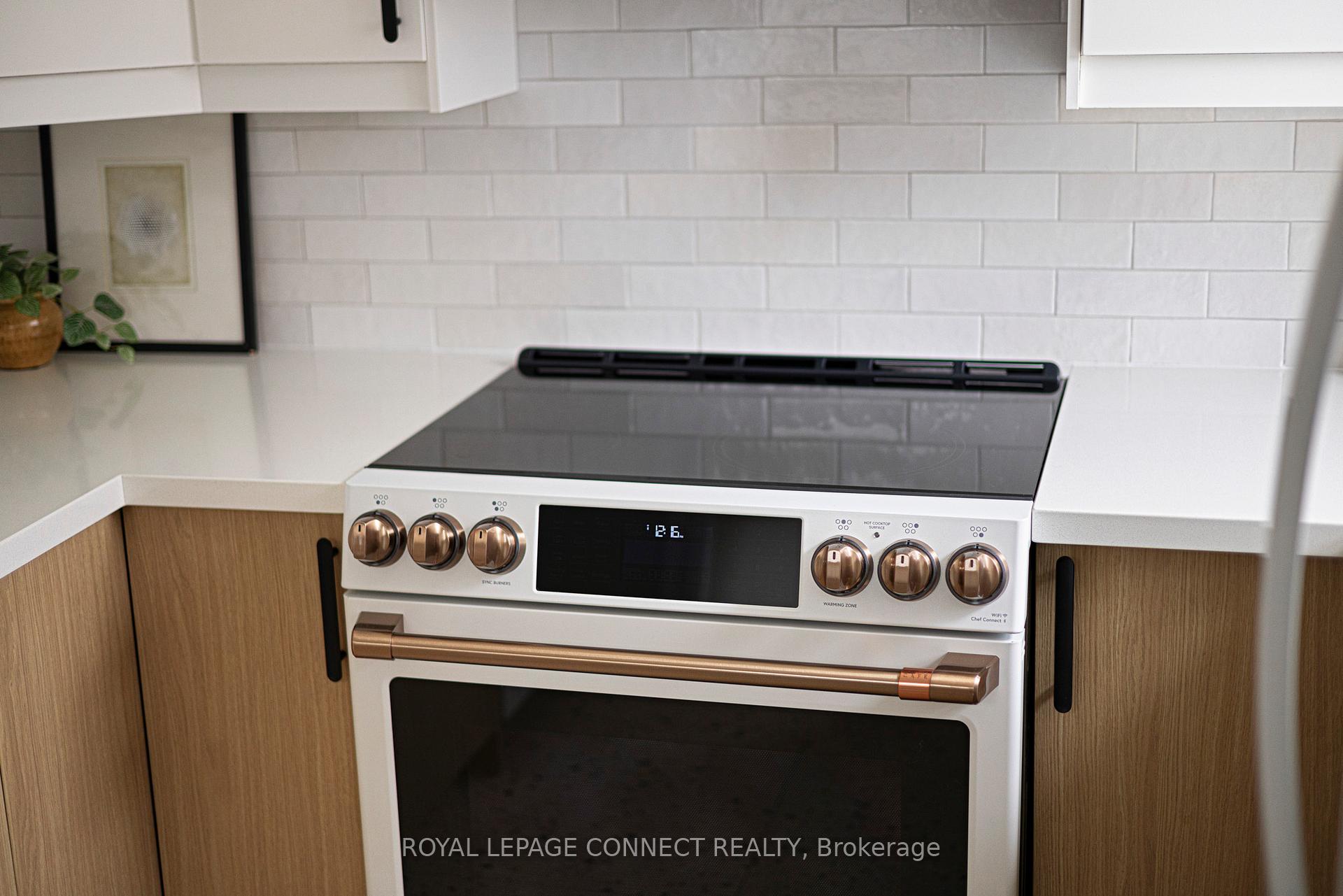 Photo 15 of 21 Sutherland Avenue, Toronto, Crescent Town — HOMEH