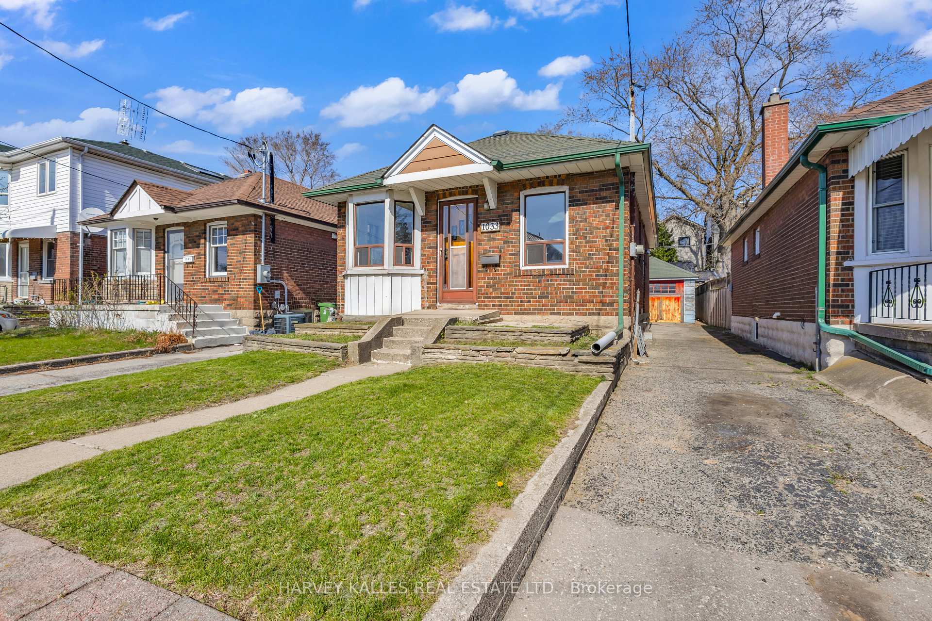 Front of 1033 Greenwood Avenue