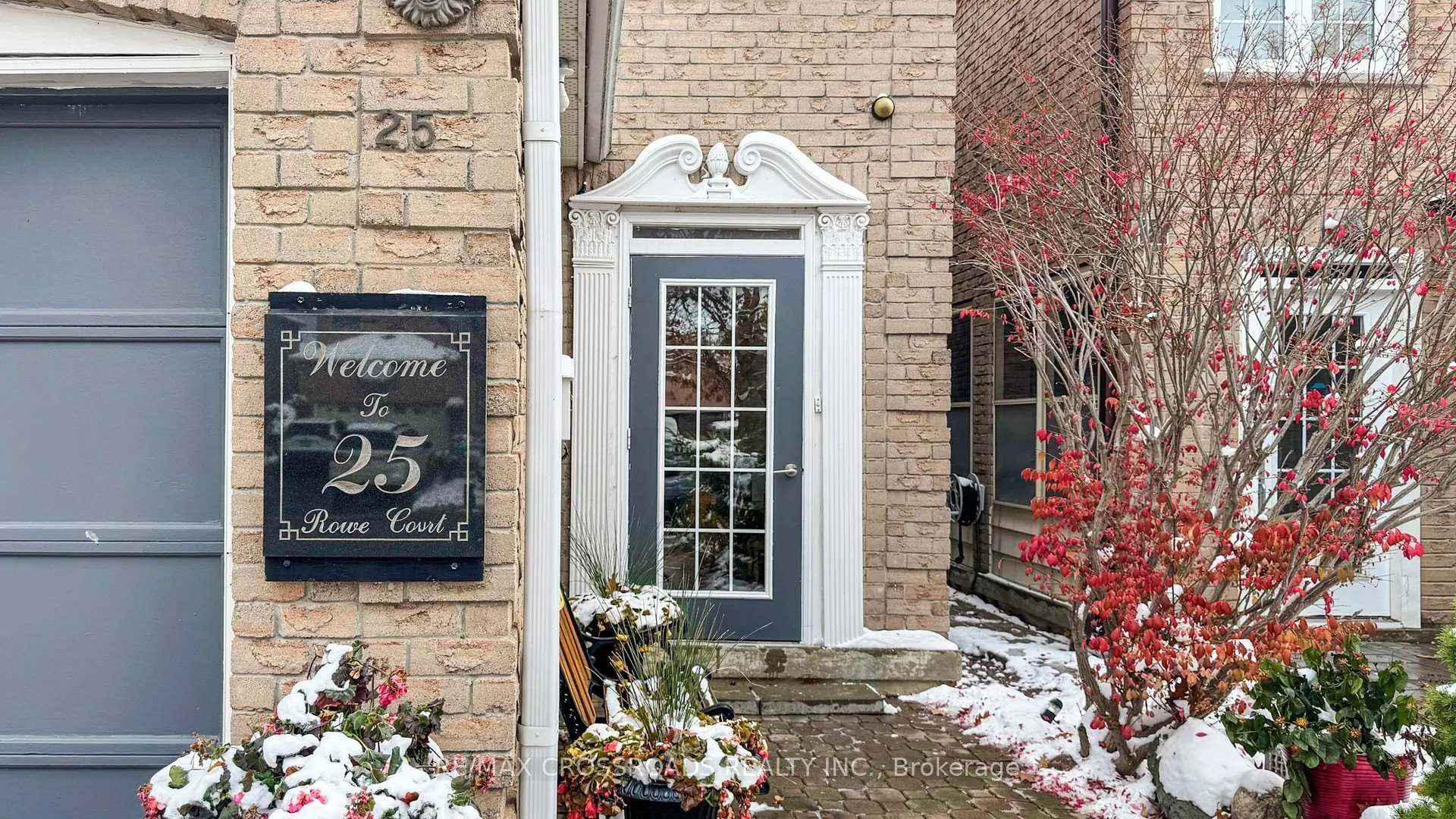 Photo 3 of 25 Rowe Court, Markham, Middlefield — HOMEH