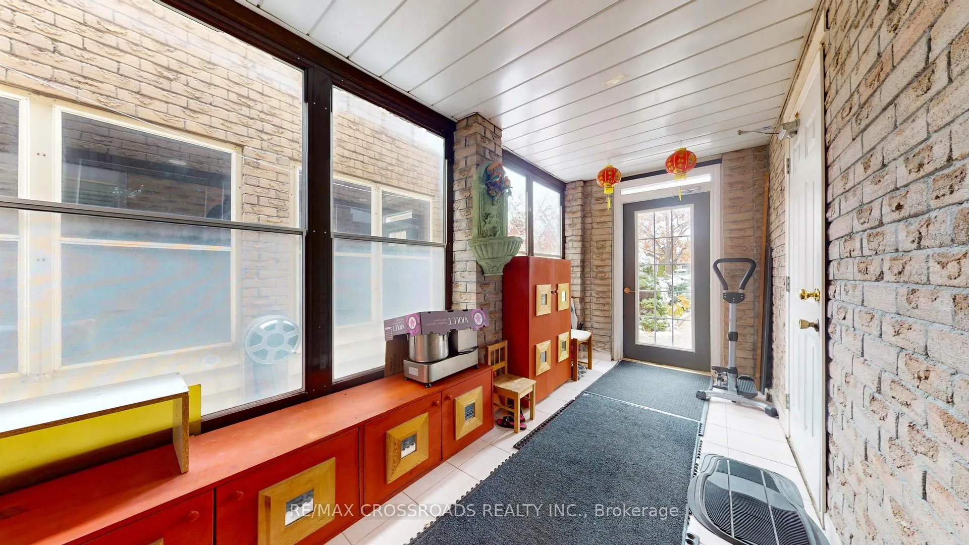 Photo 4 of 25 Rowe Court, Markham, Middlefield — HOMEH