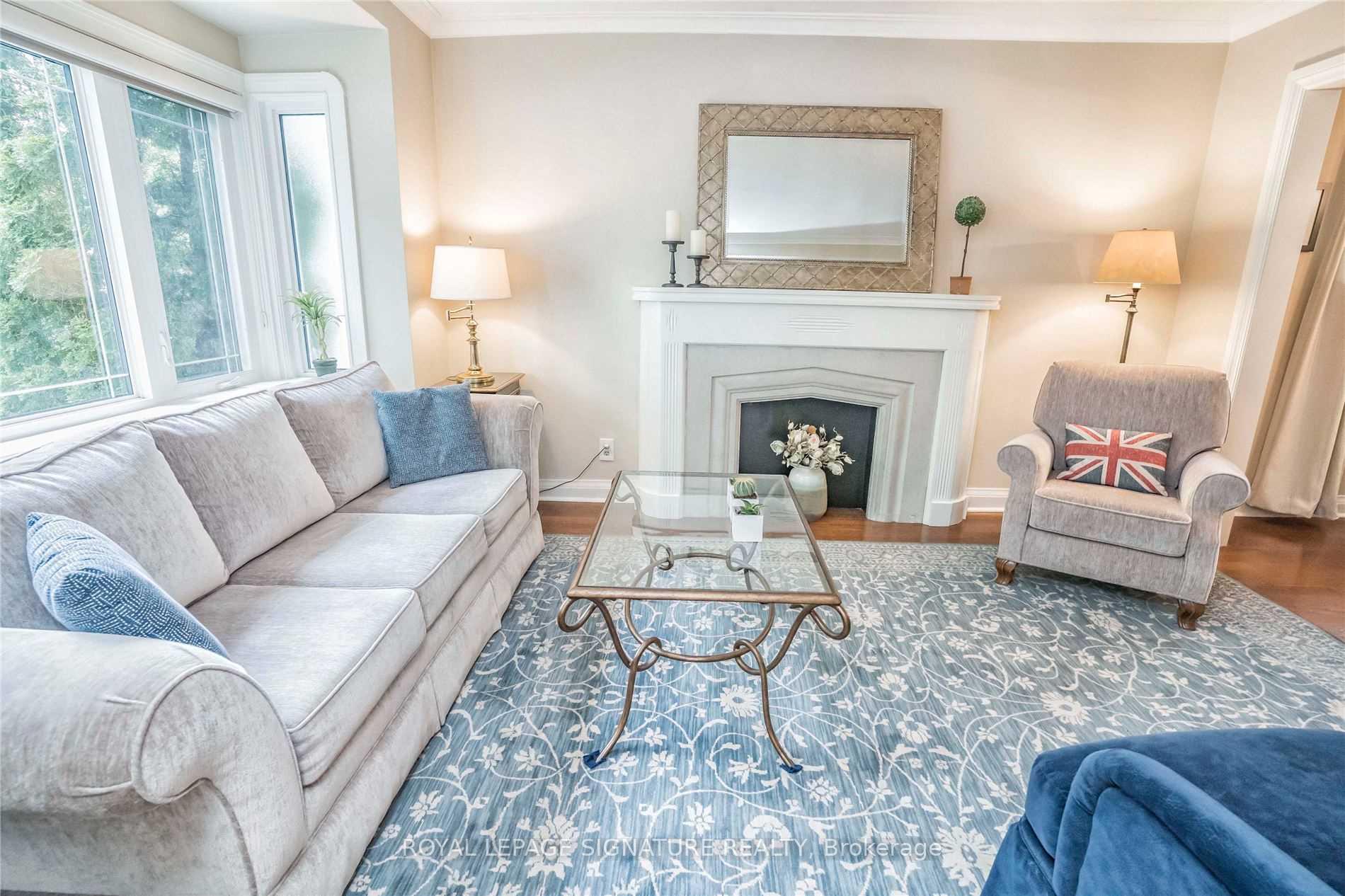 Photo 3 of 20 Roblin Avenue, Toronto, East York — HOMEH