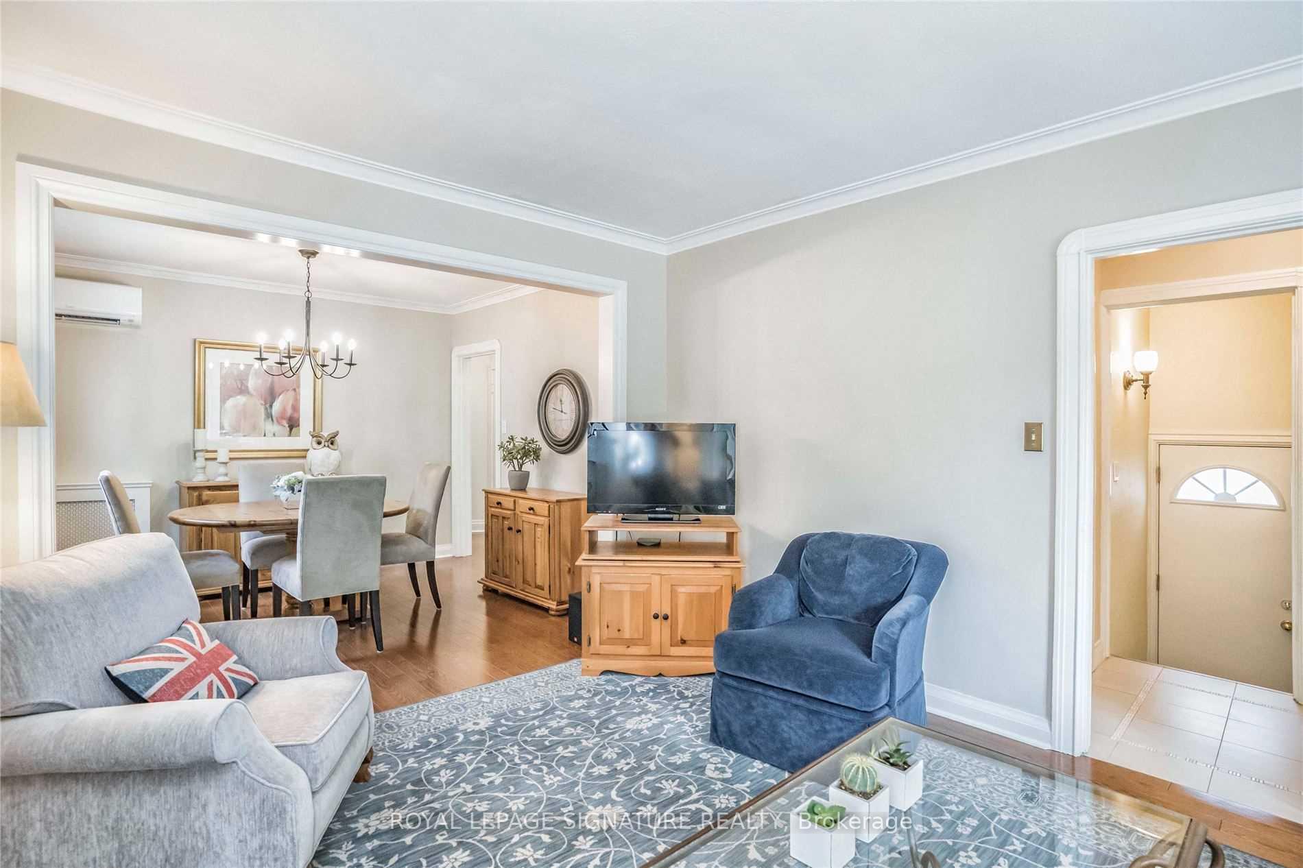 Photo 6 of 20 Roblin Avenue, Toronto, East York — HOMEH
