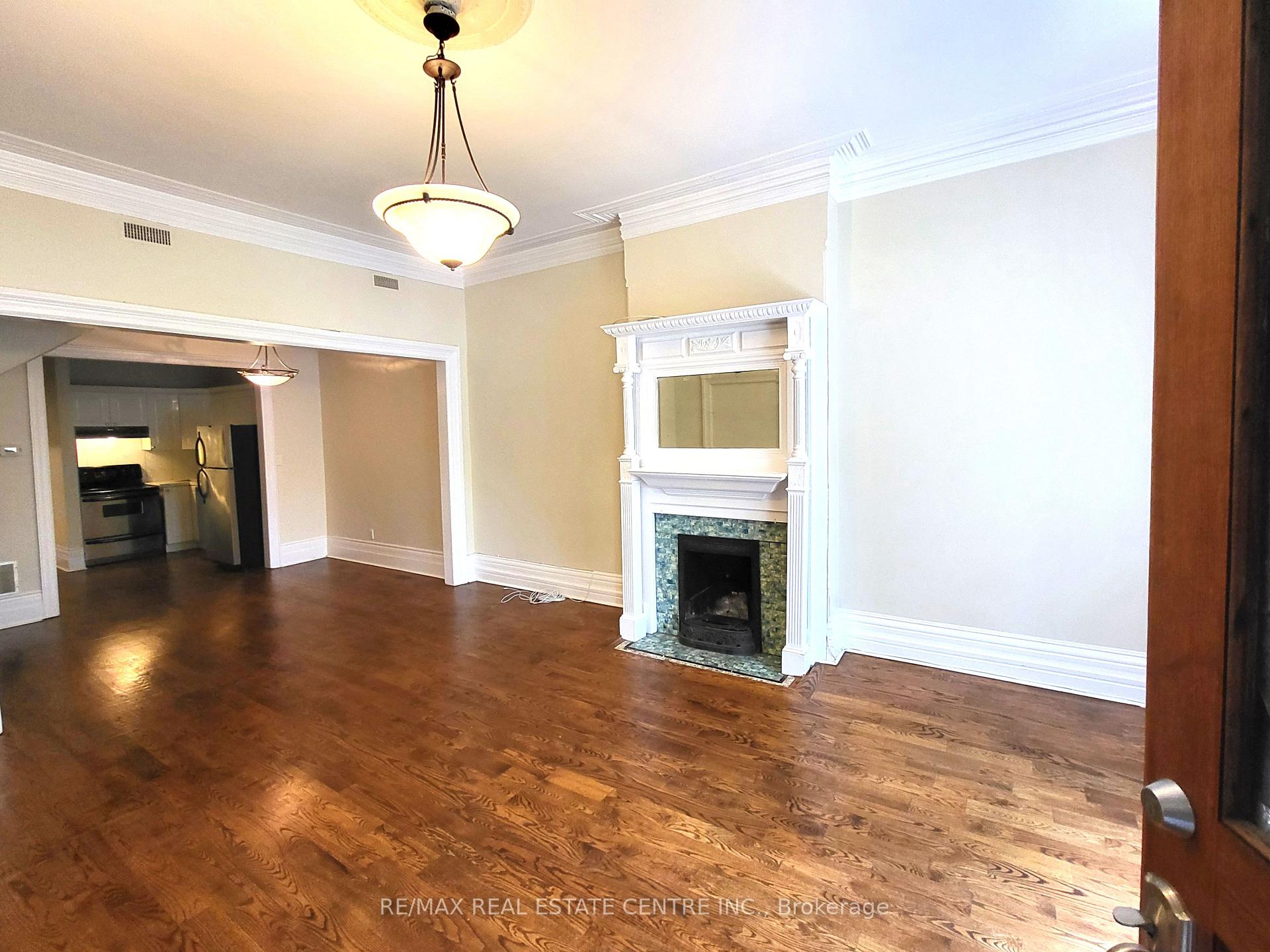 Photo 3 of Unit 1, 129 Walmer Road, Toronto, The Annex — HOMEH