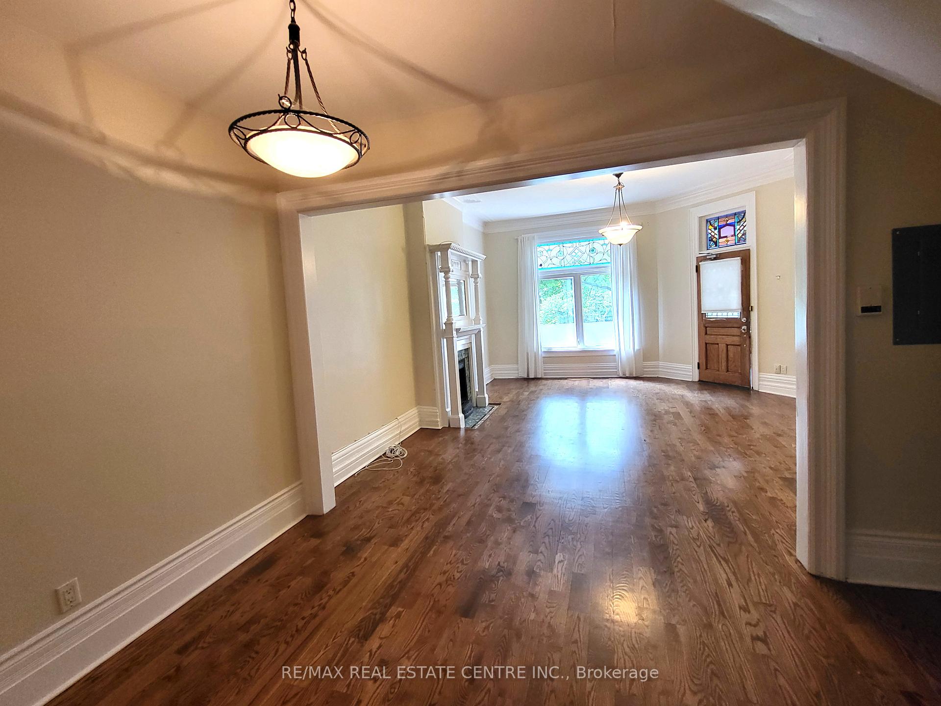 Photo 4 of Unit 1, 129 Walmer Road, Toronto, The Annex — HOMEH
