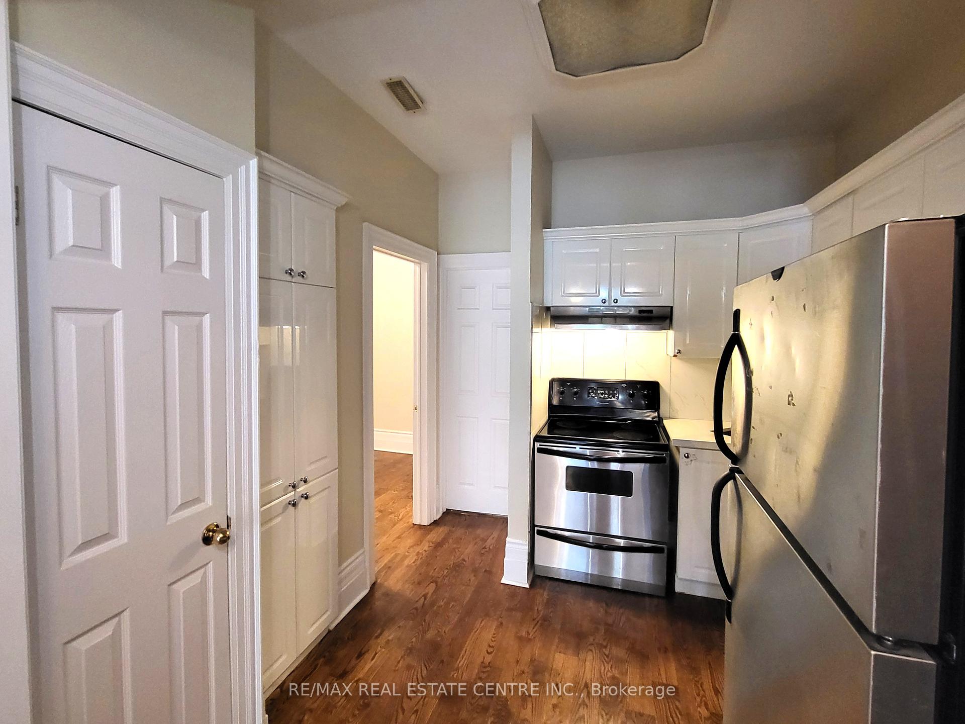 Photo 6 of Unit 1, 129 Walmer Road, Toronto, The Annex — HOMEH