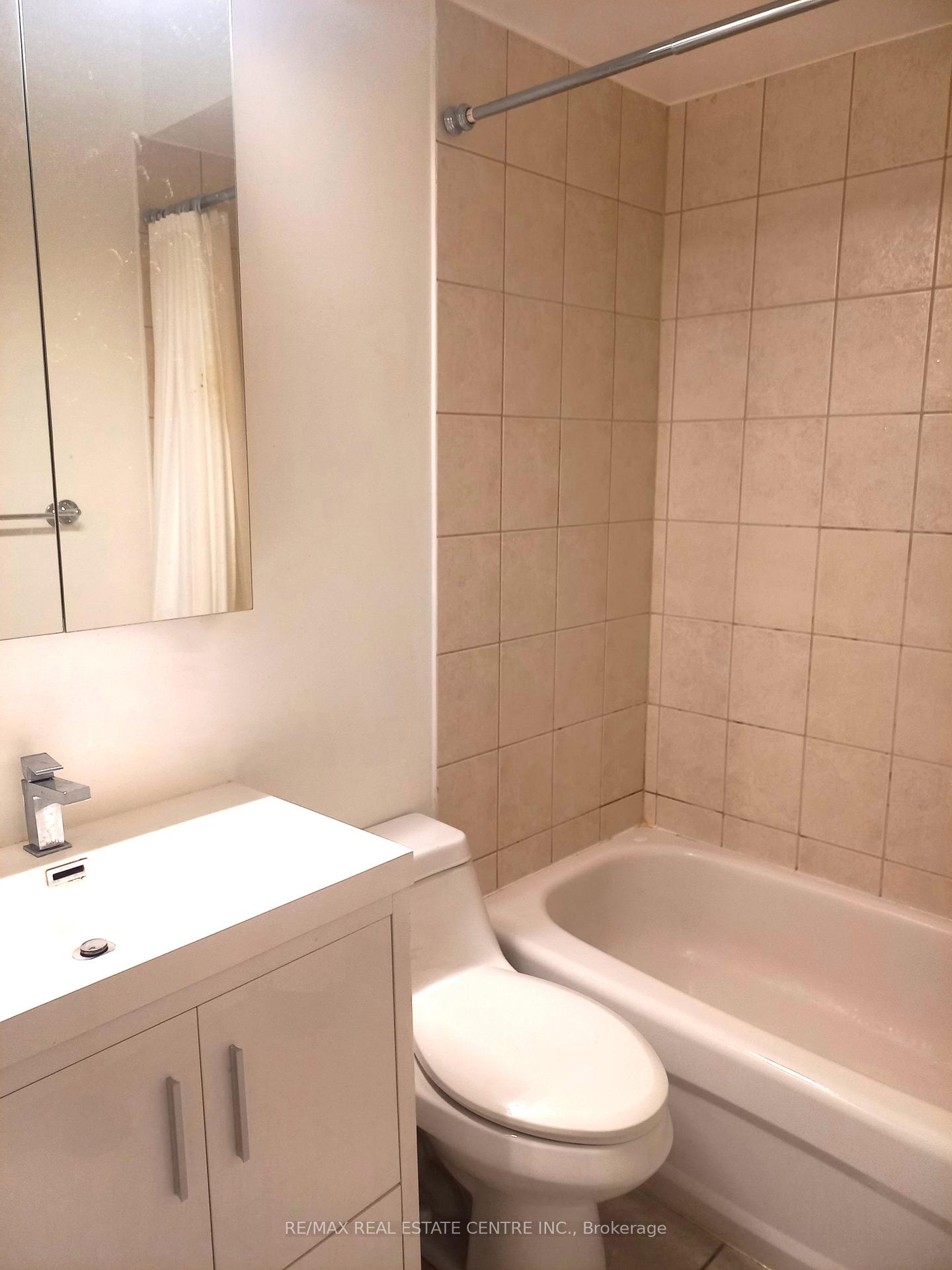 Photo 9 of Unit 1, 129 Walmer Road, Toronto, The Annex — HOMEH
