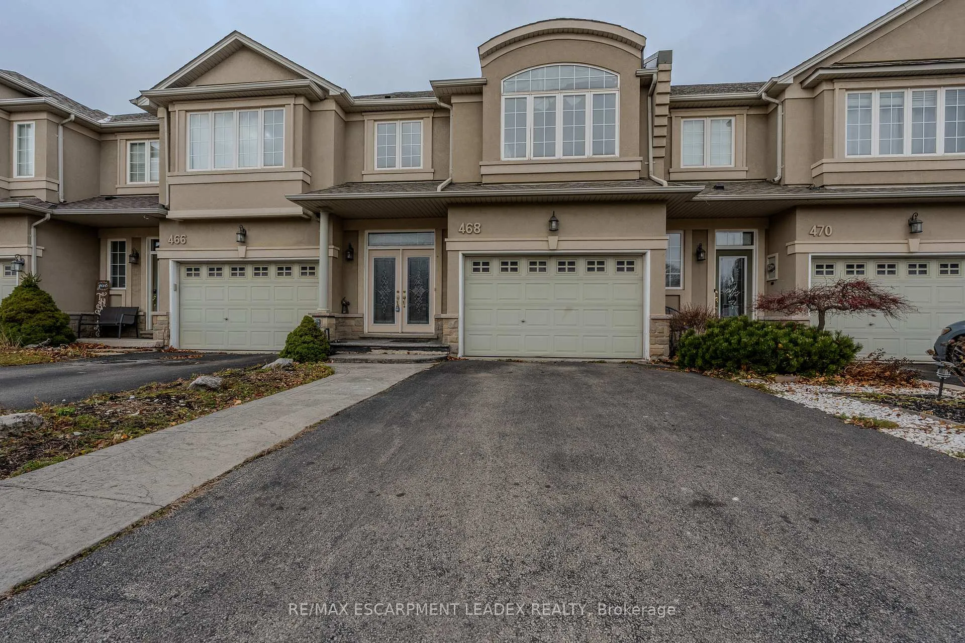 Photo 1 of 468 Stonehenge Drive, Hamilton, Meadowlands — HOMEH