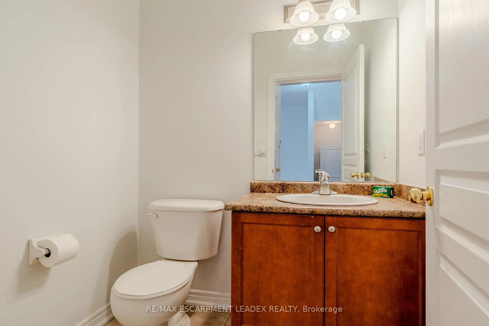 Photo 5 of 468 Stonehenge Drive, Hamilton, Meadowlands — HOMEH